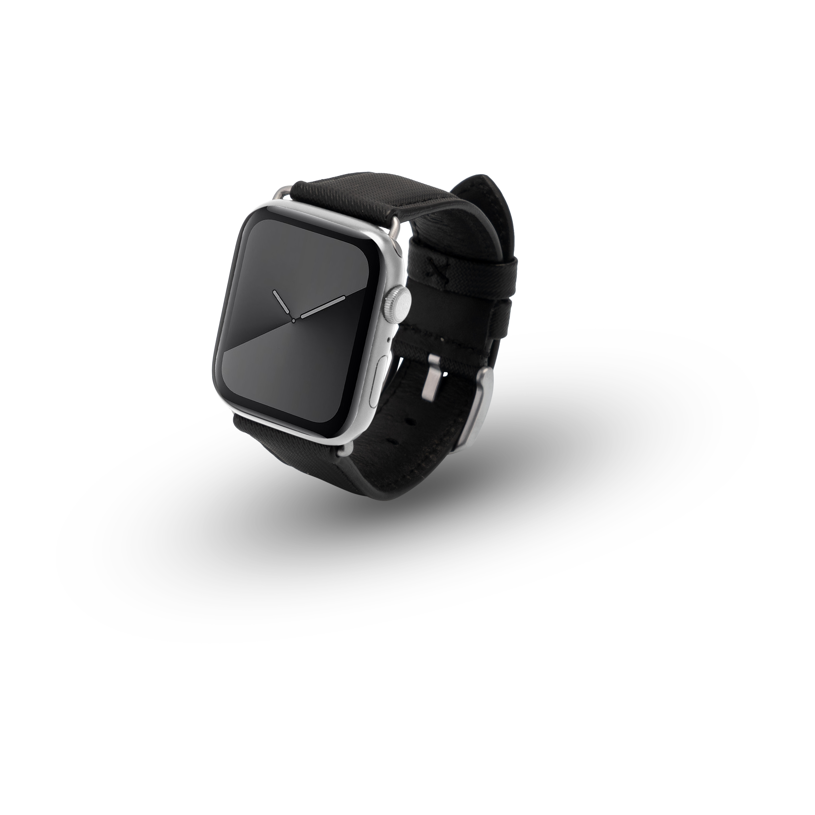 Silberne Smartwatch mit schwarzem Armband. Schwarzes Zifferblatt. Weißer Hintergrund.