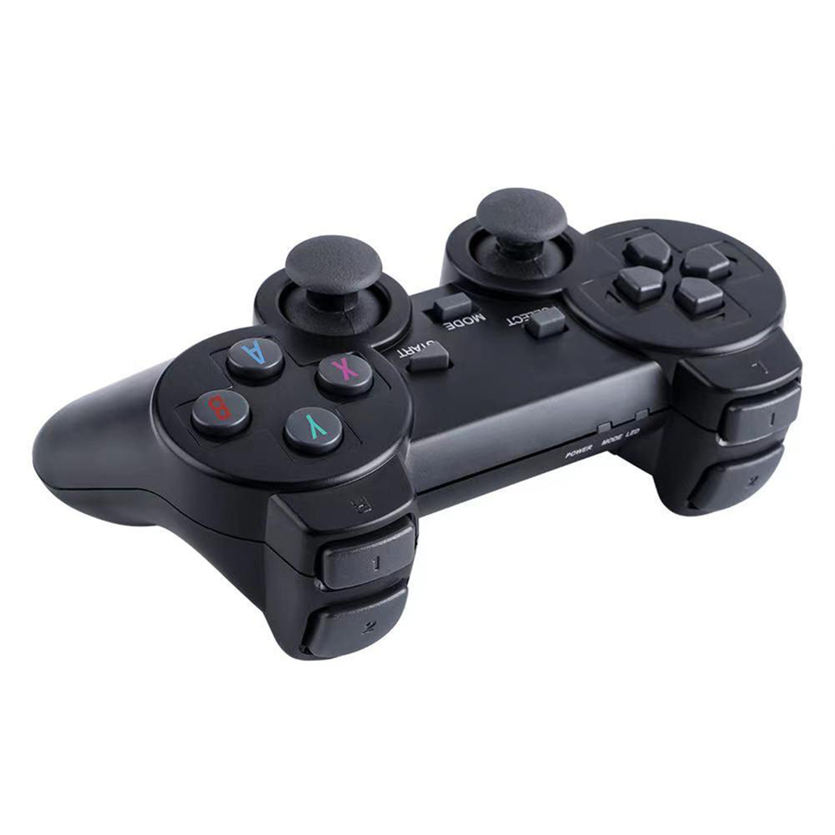 Mando de juego negro con botones y joysticks. Está sobre un fondo blanco.