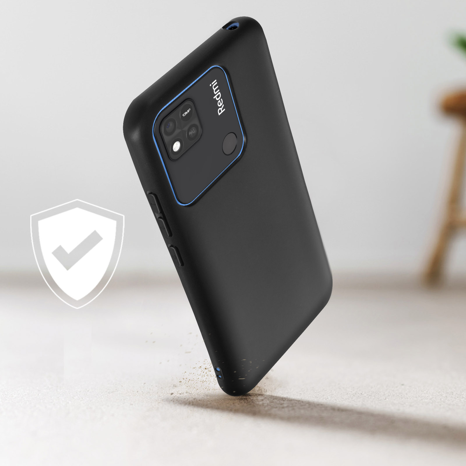 Custodia nera per telefono Redmi. La custodia ha un ritaglio per la fotocamera e un logo.