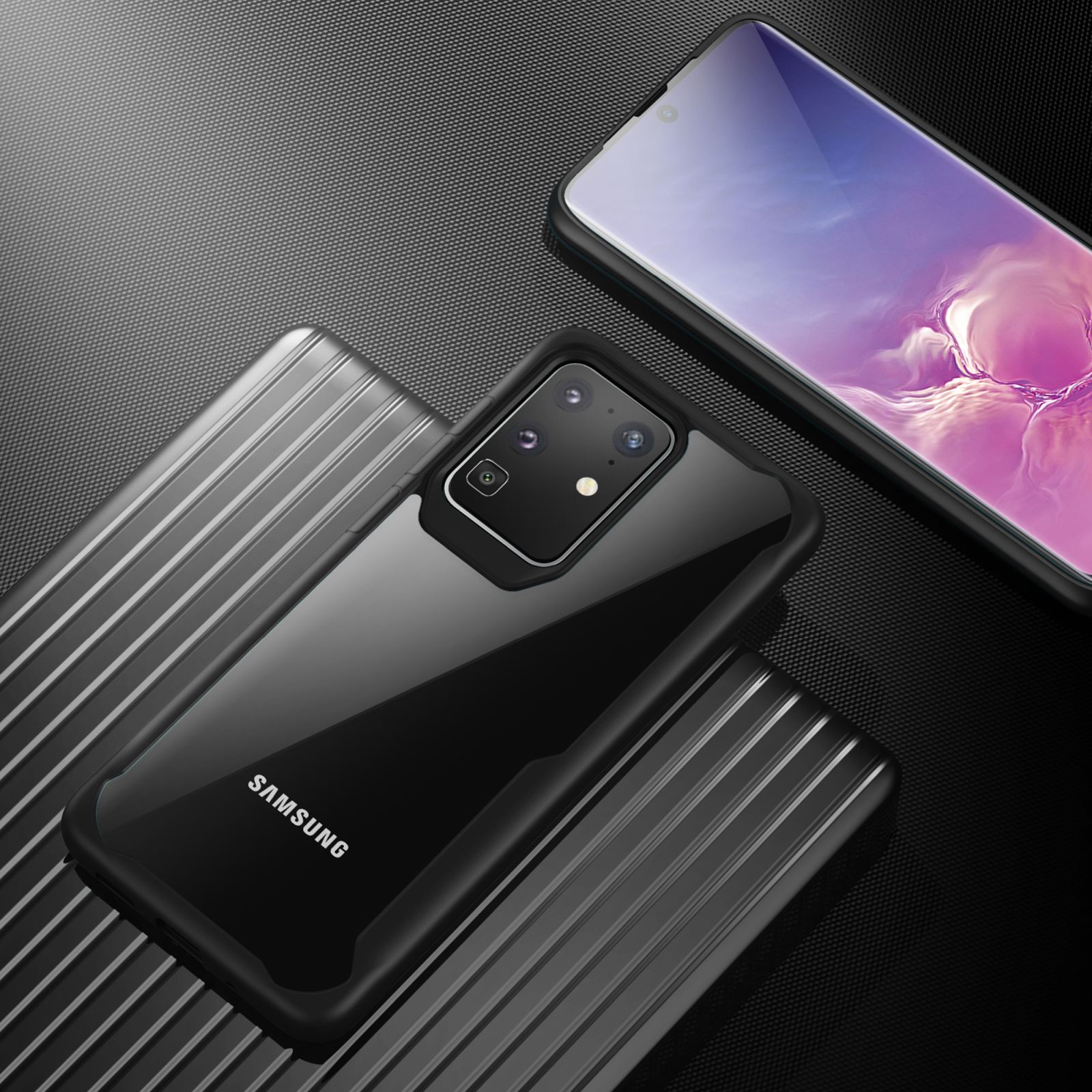 Handyhülle auf grauer Oberfläche, mit einem Samsung-Telefon darin. Die Hülle ist schwarz mit einer transparenten Rückseite.