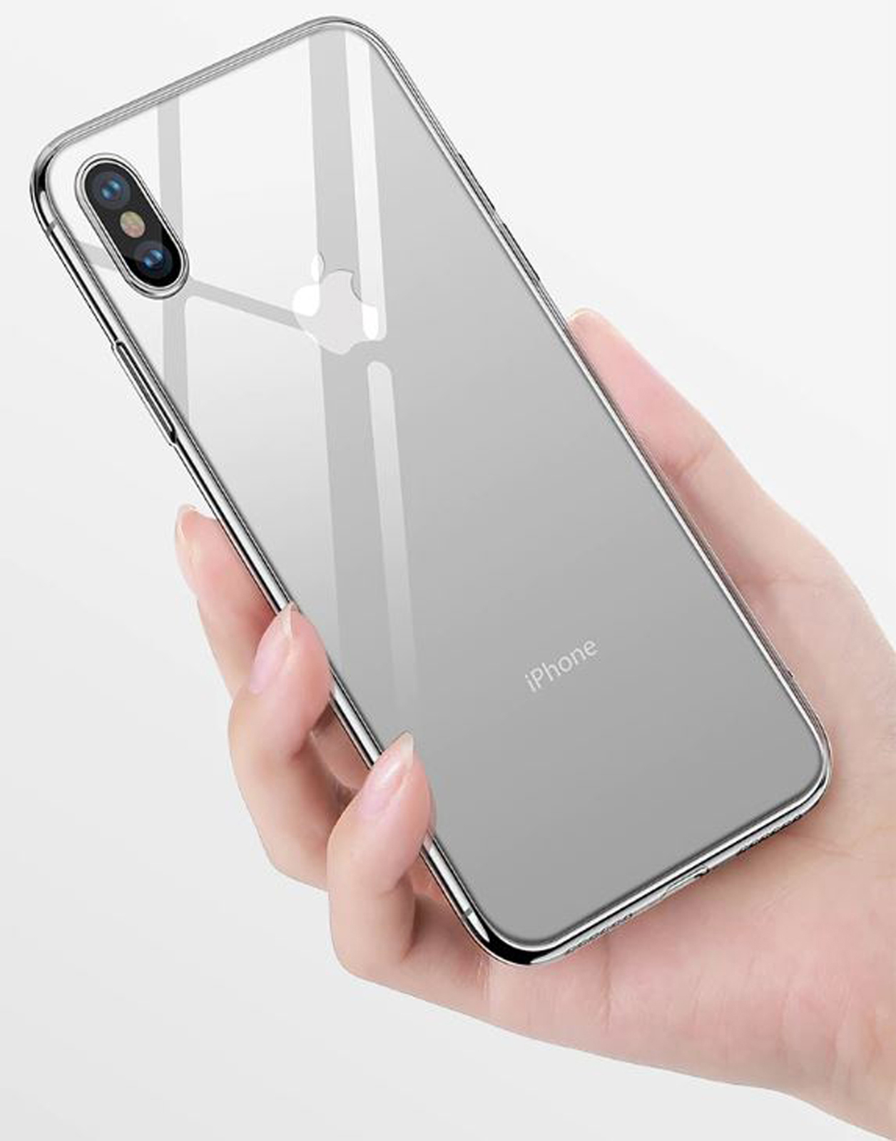Hand hält eine transparente Handyhülle. Transparente Hülle über einem Telefon mit Apple-Logo.