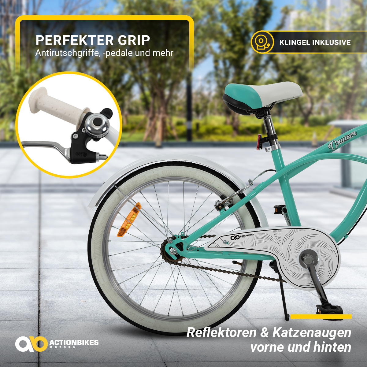 Ein türkisblaues Fahrrad mit weißen Reifen. Text in einer gelben Box weist auf Merkmale hin. Fahrrad steht auf Pflaster.