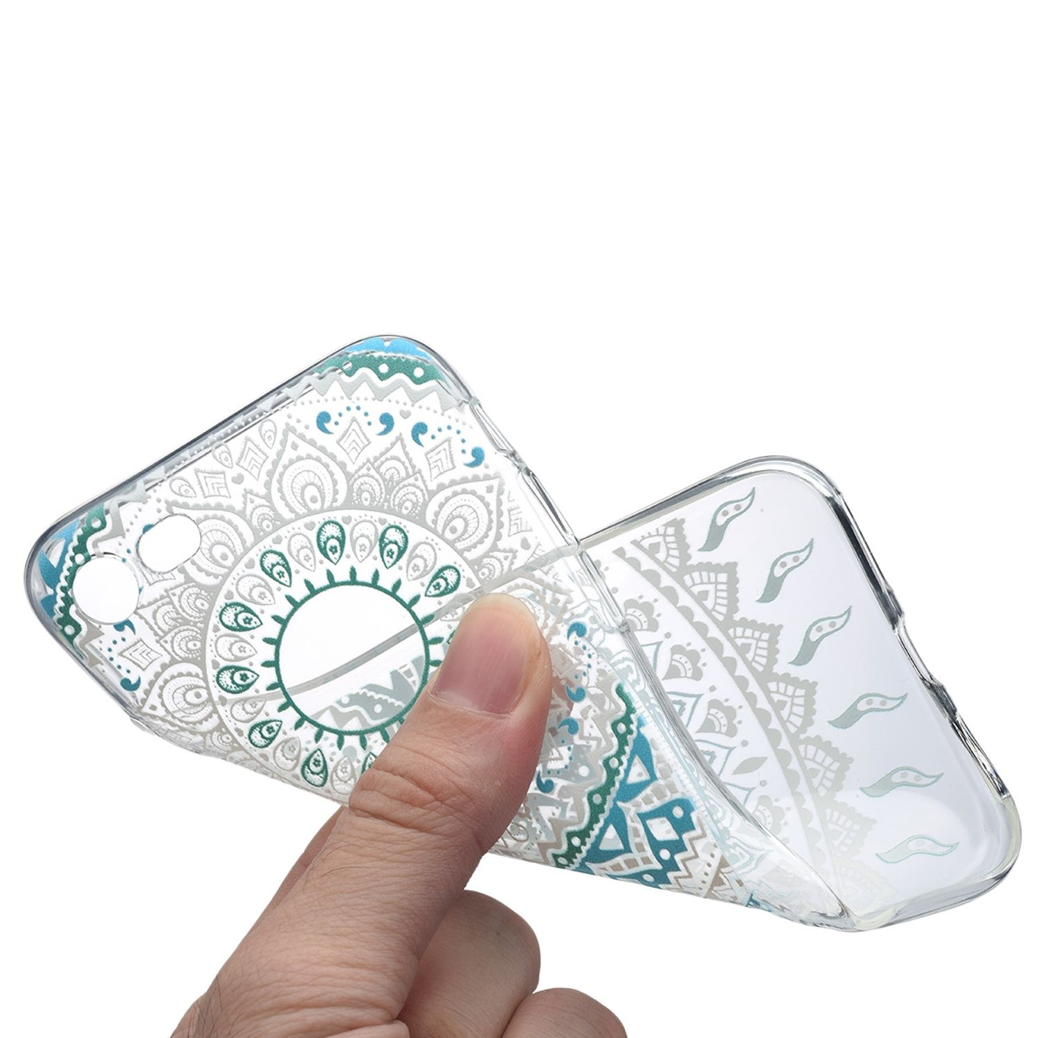 Hand hält Handyhülle mit weißem und türkisem Mandala-Design.