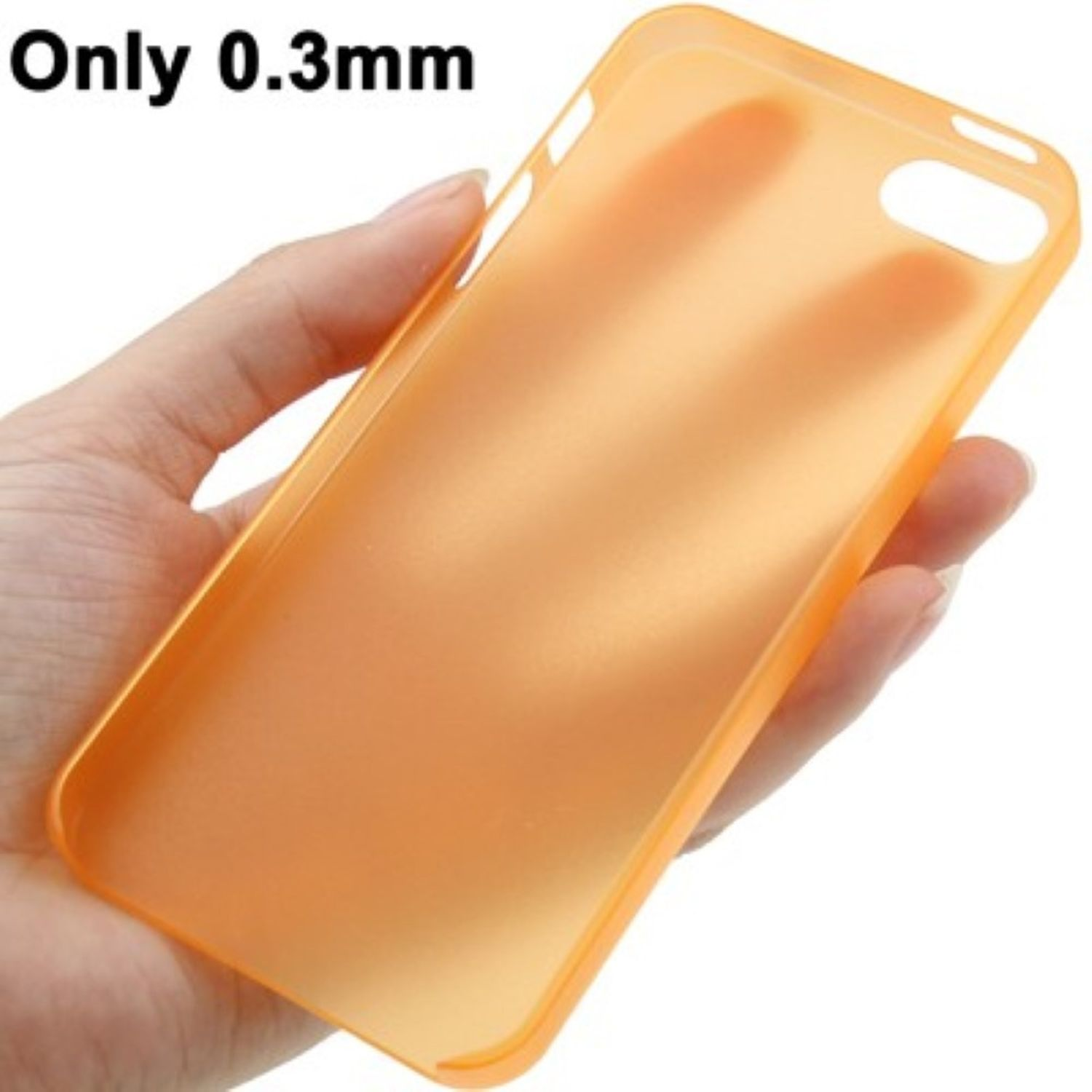 Hand hält eine orangefarbene Handyhülle. Die Hülle ist durchscheinend und hat eine rechteckige Form.