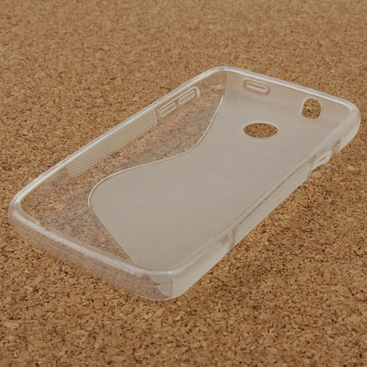 Transparente Handyhülle, transparent. Auf brauner Oberfläche platziert.