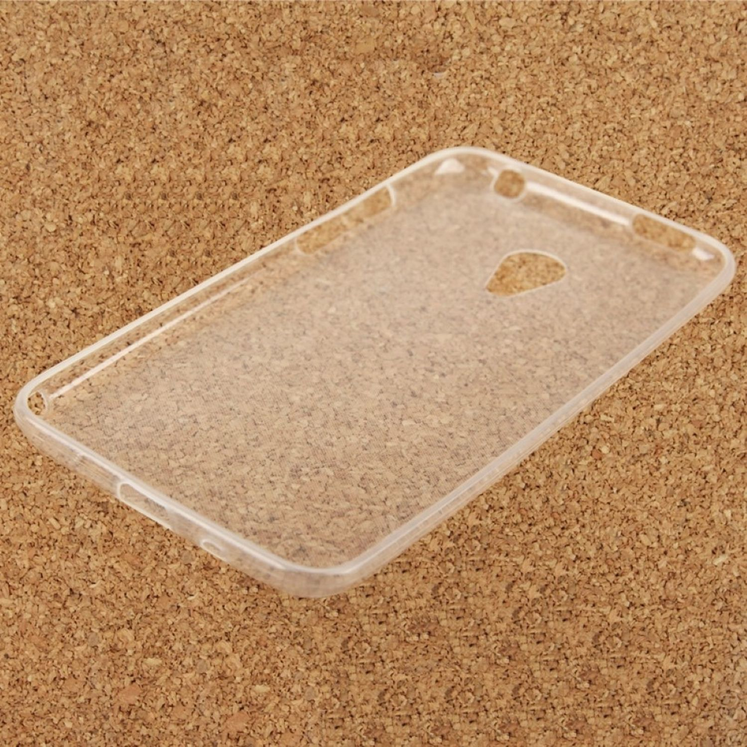 Transparente Handyhülle auf Korkoberfläche.