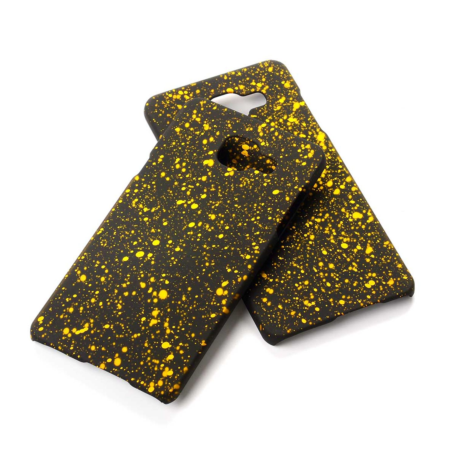 Schwarze Handyhülle mit goldenen Farbspritzern. Weißer Hintergrund.