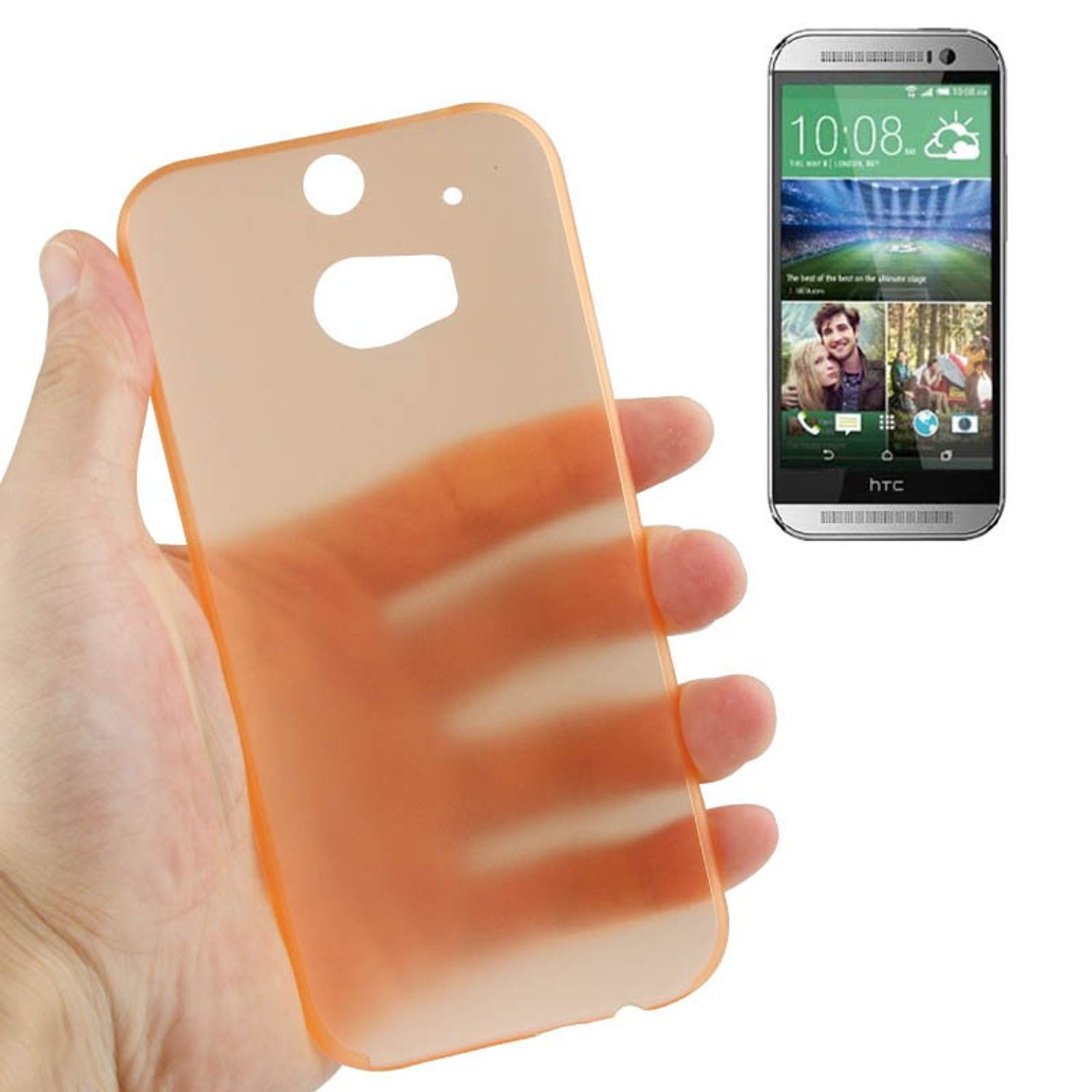 Hand hält eine orangefarbene Handyhülle. Das Telefon zeigt ein Foto eines Paares.