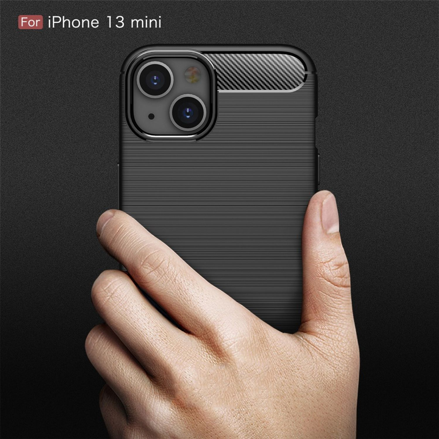 Eine schwarze Handyhülle mit einem Kohlefaser-Akzent in der Nähe der Kamera. Eine Hand hält das Telefon.