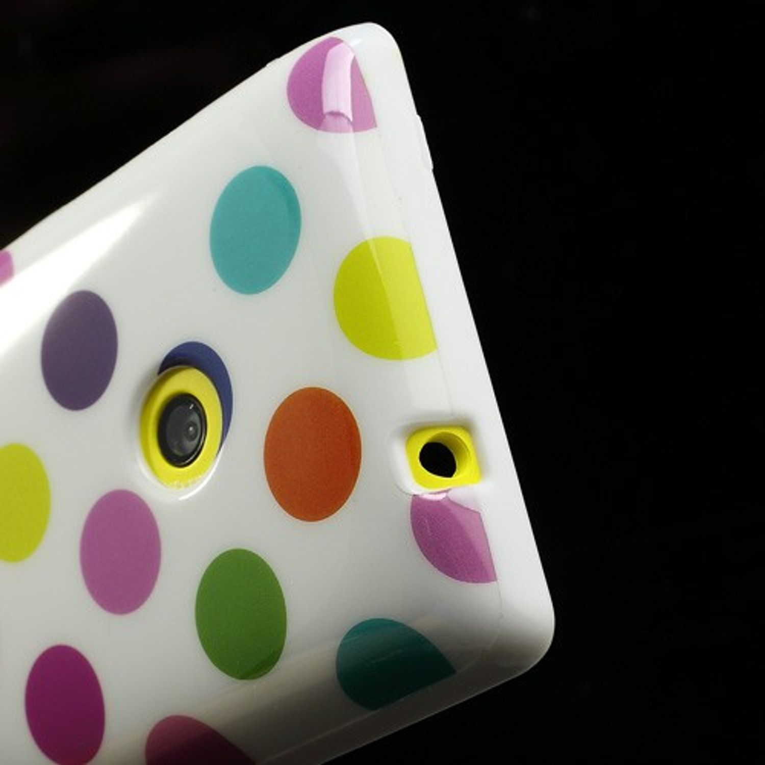 Weiße Tablet-Hülle mit bunten Tupfen. Kamera- und Port-Löcher sind sichtbar.