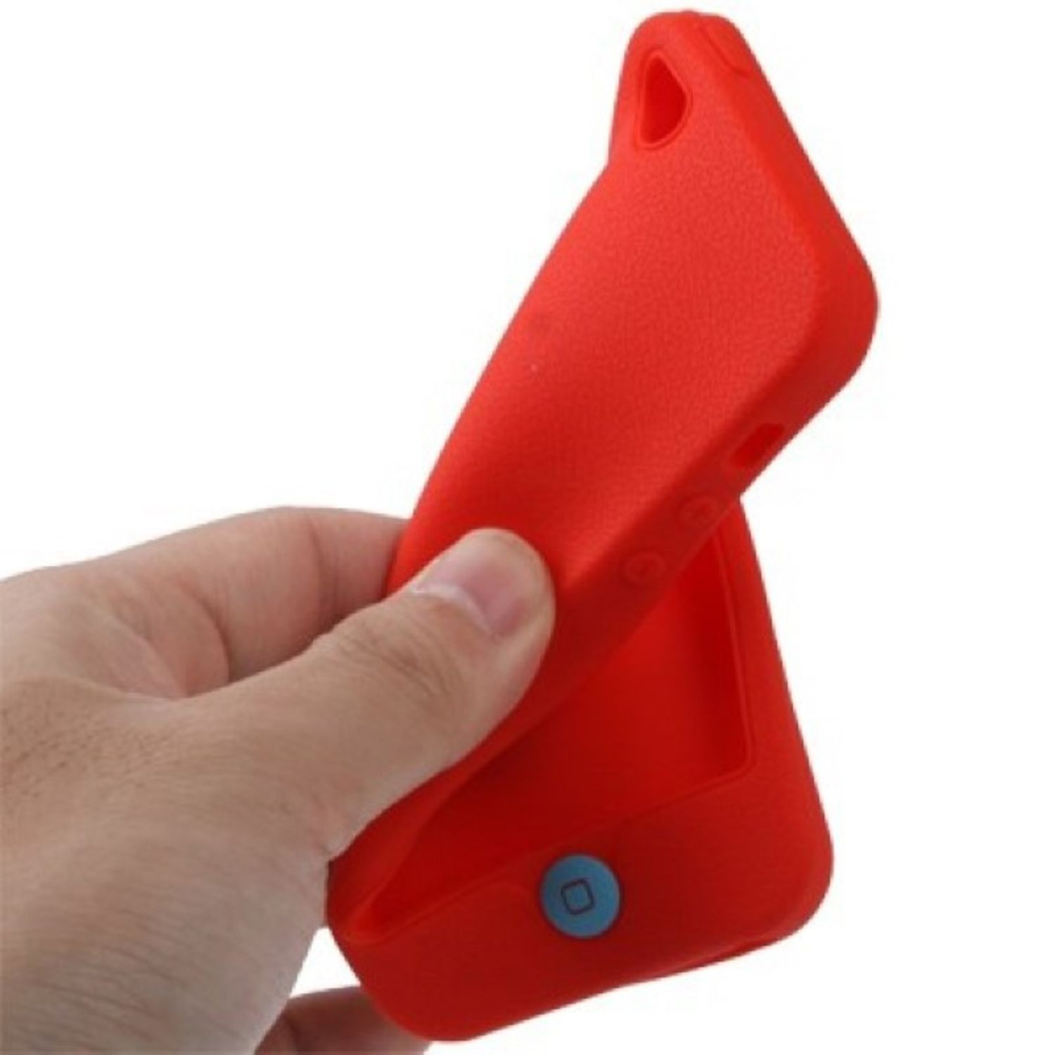 Hand hält eine rote Handyhülle. Sie ist flexibel und hat einen blauen Knopf und offene Bereiche.