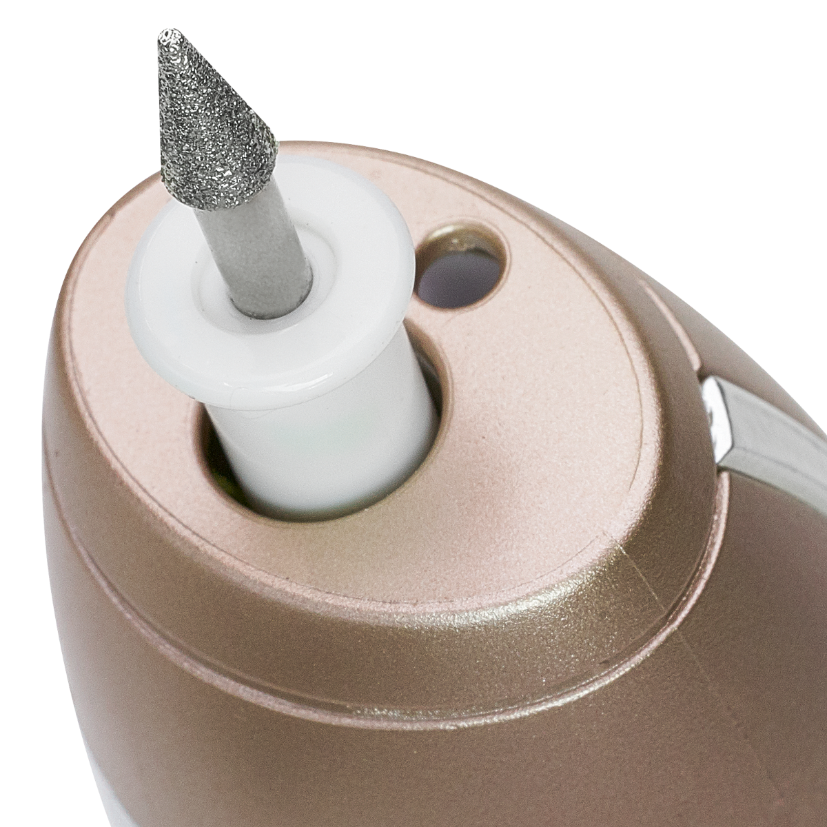 Zbliżenie na końcówkę wiertła do paznokci. Szara, w kształcie stożka, z białym pierścieniem.