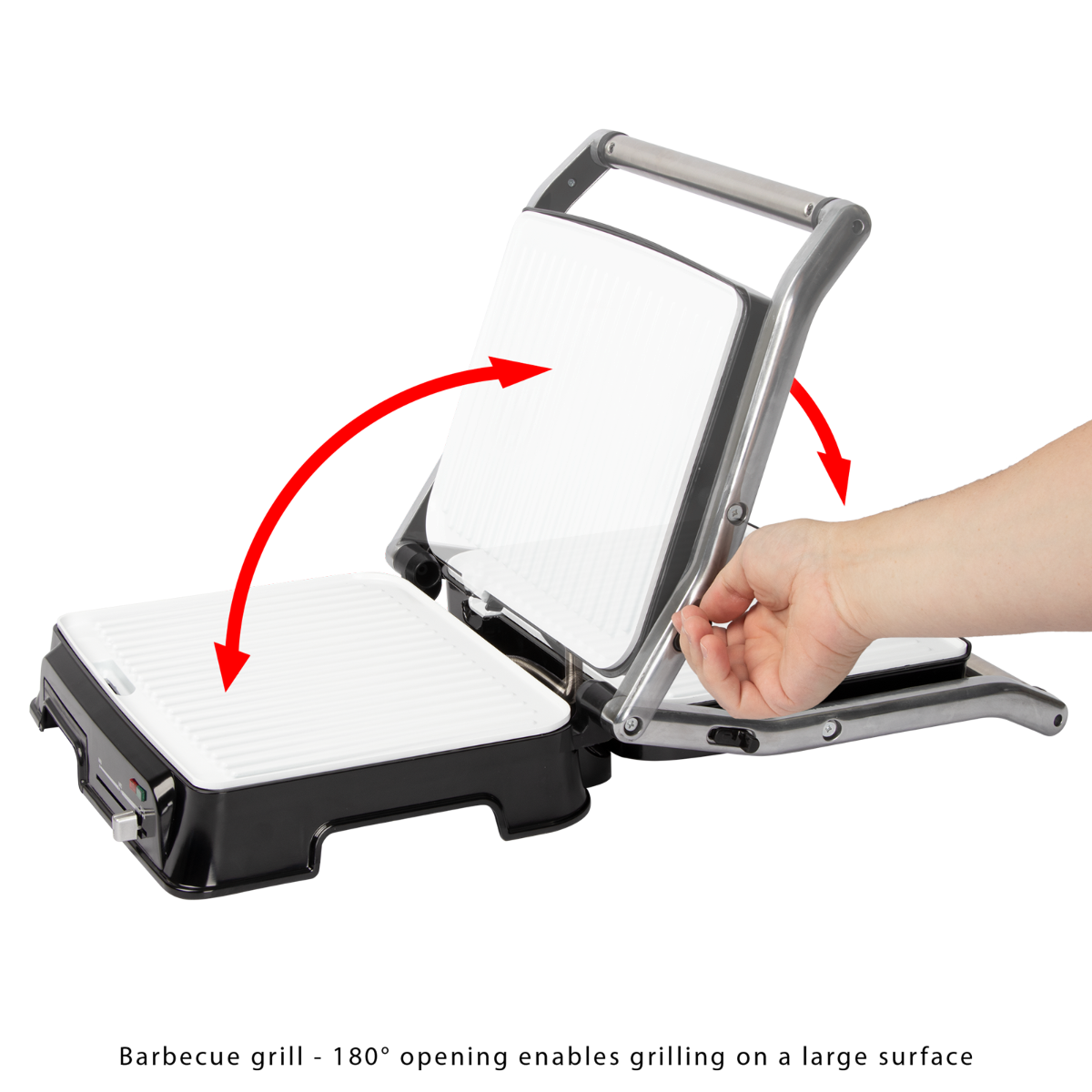 Osoba otwierająca grill, czerwone strzałki wskazują ruch.