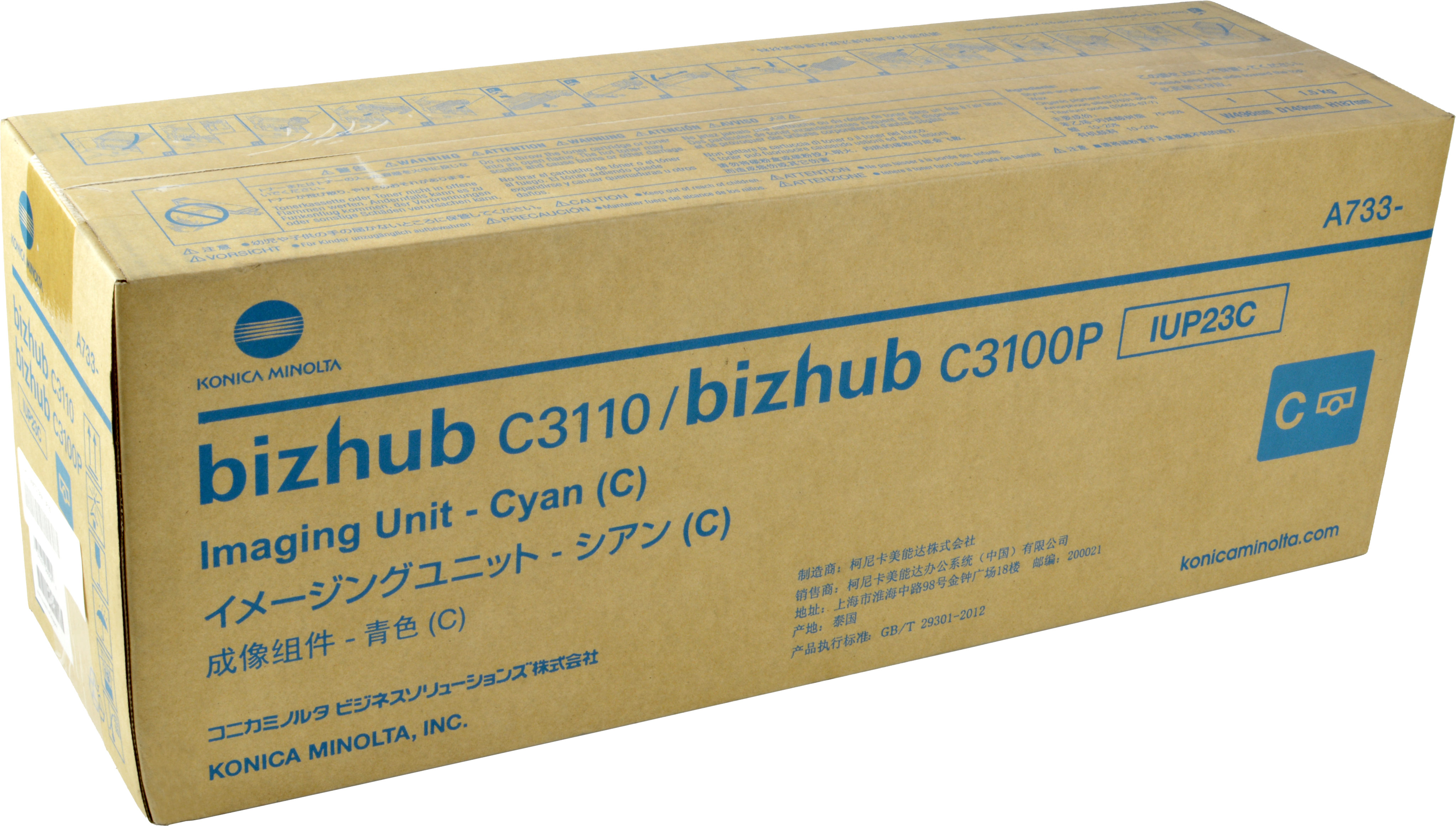 Una scatola di cartone con testo, etichettata 'bizhub c3100p IUP23C'. La scatola presenta anche un'icona 'C' ciano.