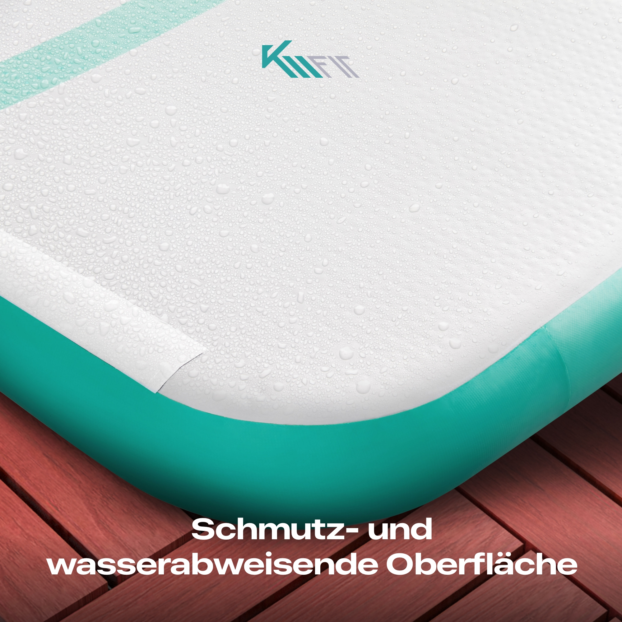 Nahaufnahme einer weißen und türkisfarbenen Luftmatratze. Die Oberfläche ist nass. Markenname sichtbar.