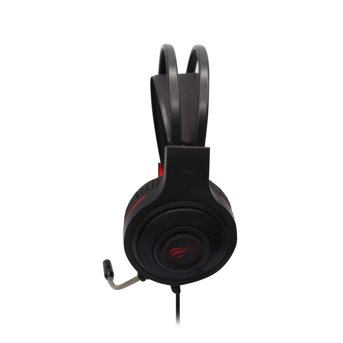 Auriculares para juegos negros y rojos con micrófono. Aislados sobre fondo blanco.