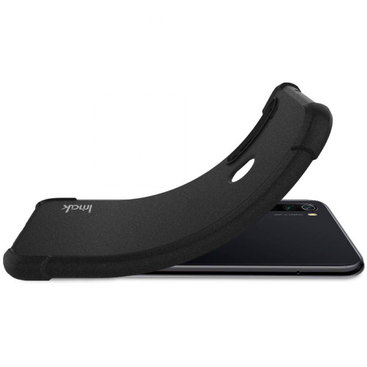 Schwarze, flexible Handyhülle auf einem schwarzen Handy. Die Hülle ist angehoben.