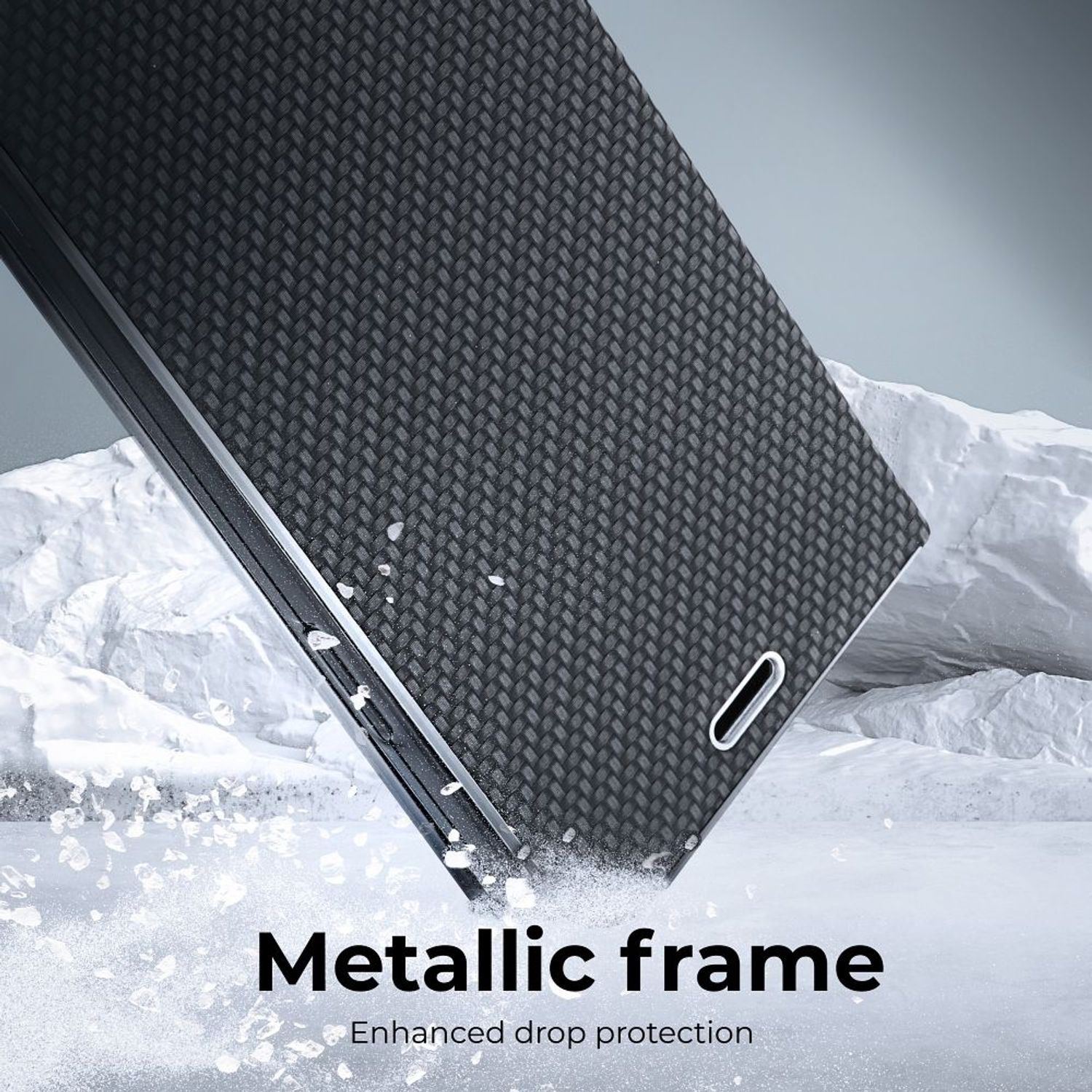Eine schwarze Handyhülle mit Carbonfaser-Textur, mit den Worten „Metallic frame“.