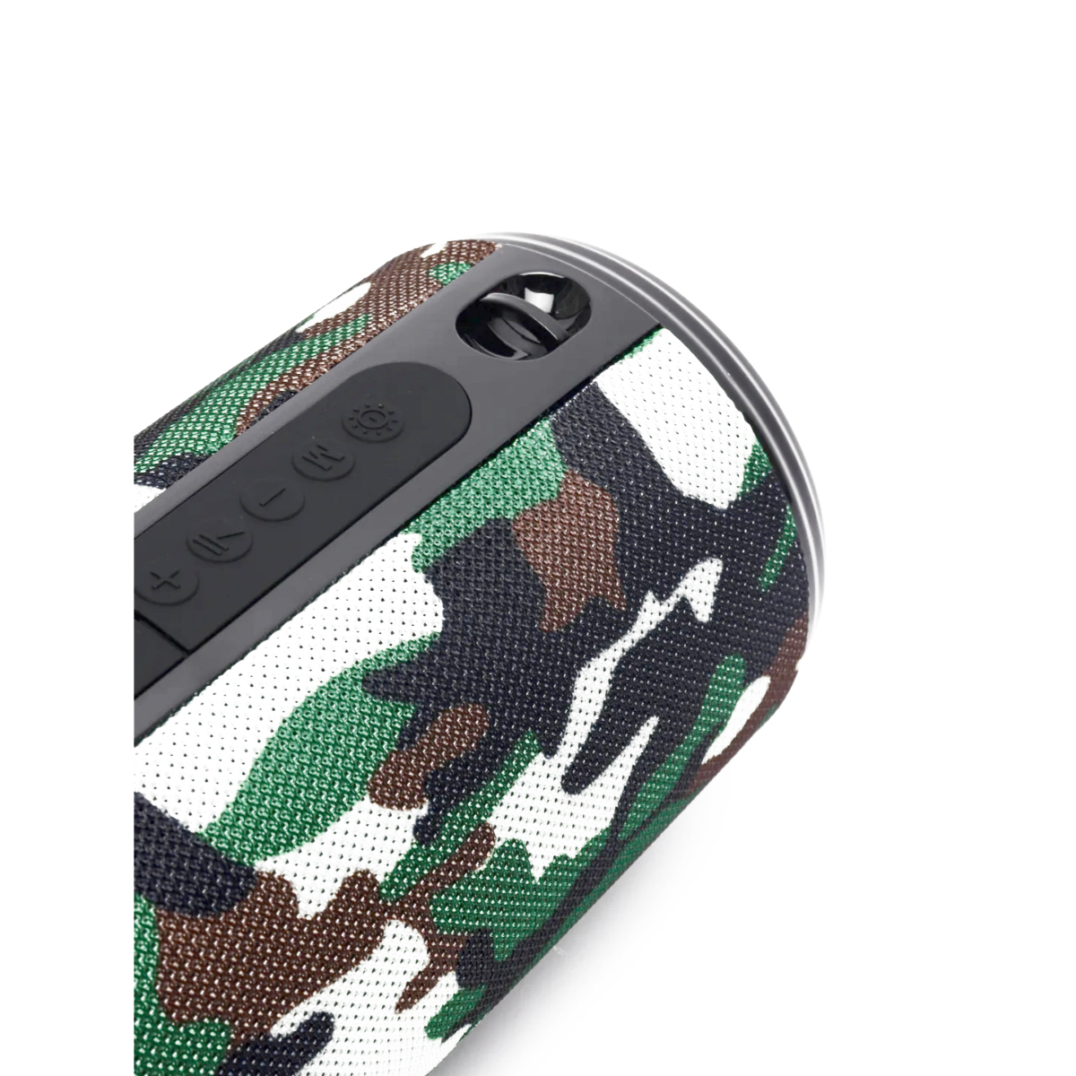 Primer plano de un altavoz de camuflaje, mostrando botones de control y patrón de camuflaje.