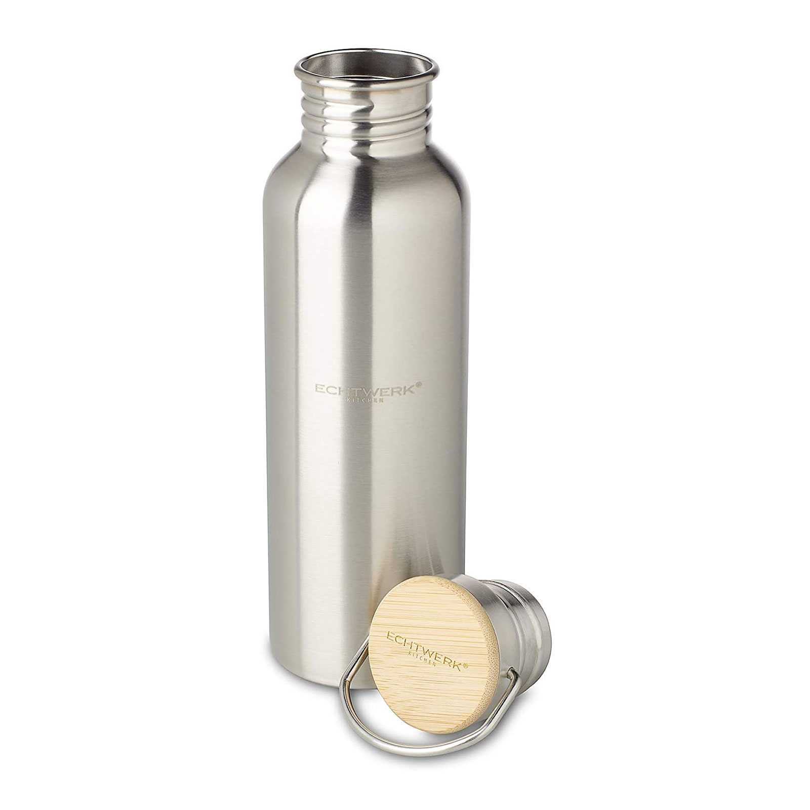 Silberne Wasserflasche aus Stahl. Bambusdeckel ist abgenommen. Markenname 'ECHTWERK' sichtbar.