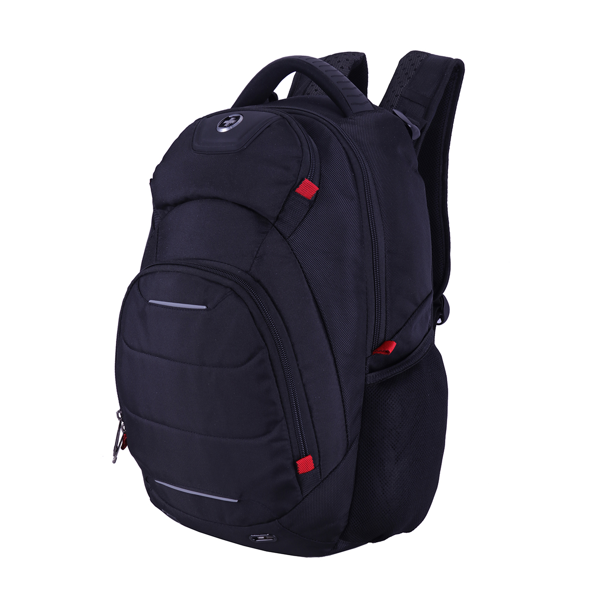 Schwarzer Rucksack mit roten Akzenten. Mit Griff, Trägern und mehreren Fächern. Vor weißem Hintergrund.