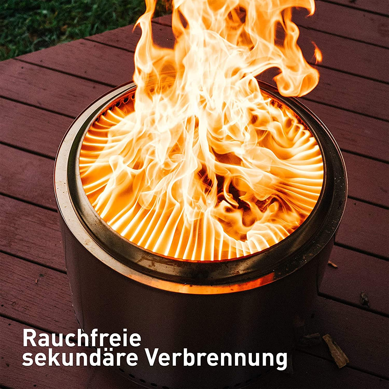 Feuerstelle mit Flammen, mit Text über rauchlose Sekundärverbrennung.