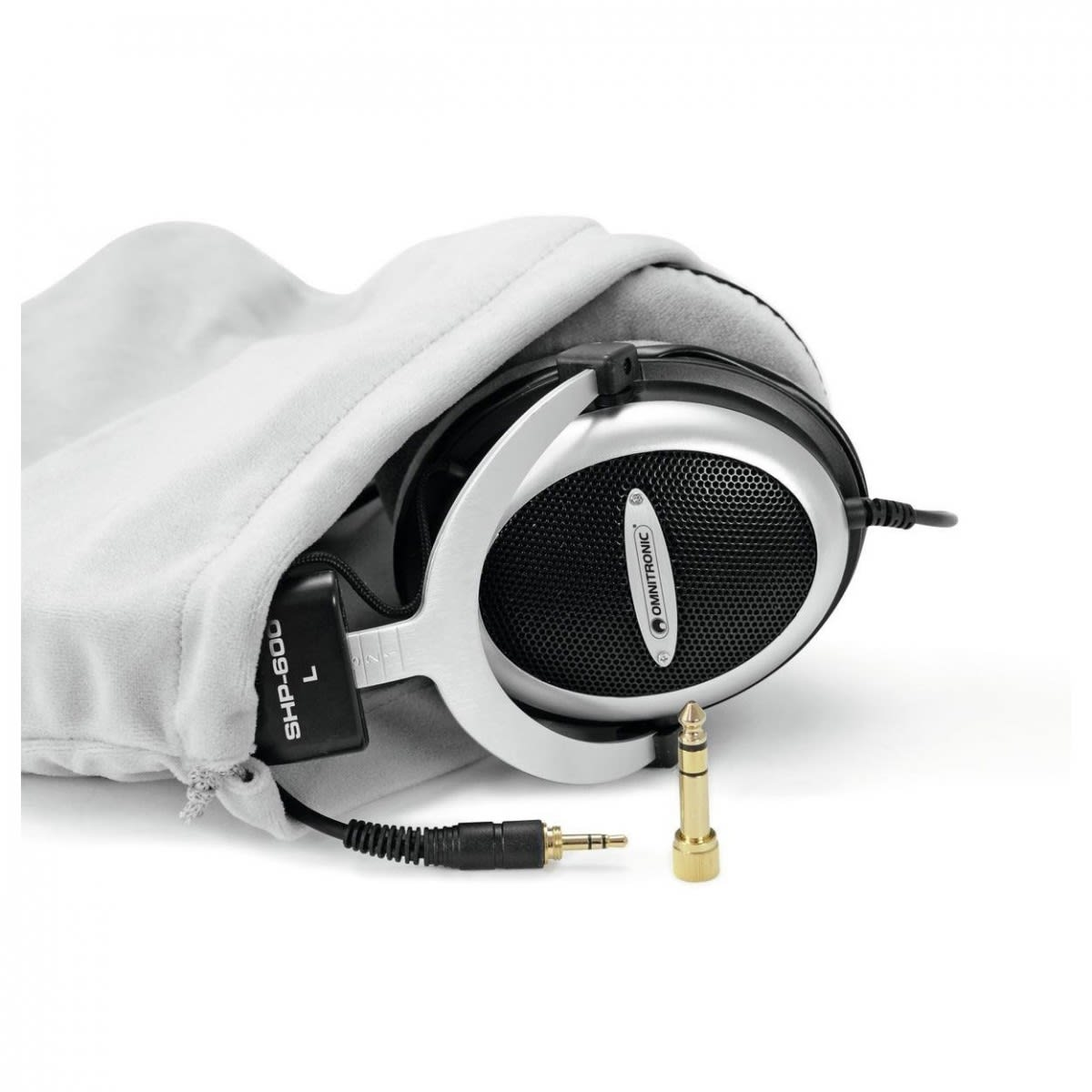 Silber-schwarze Kopfhörer in einer grauen Tragetasche mit goldfarbenem Stecker.