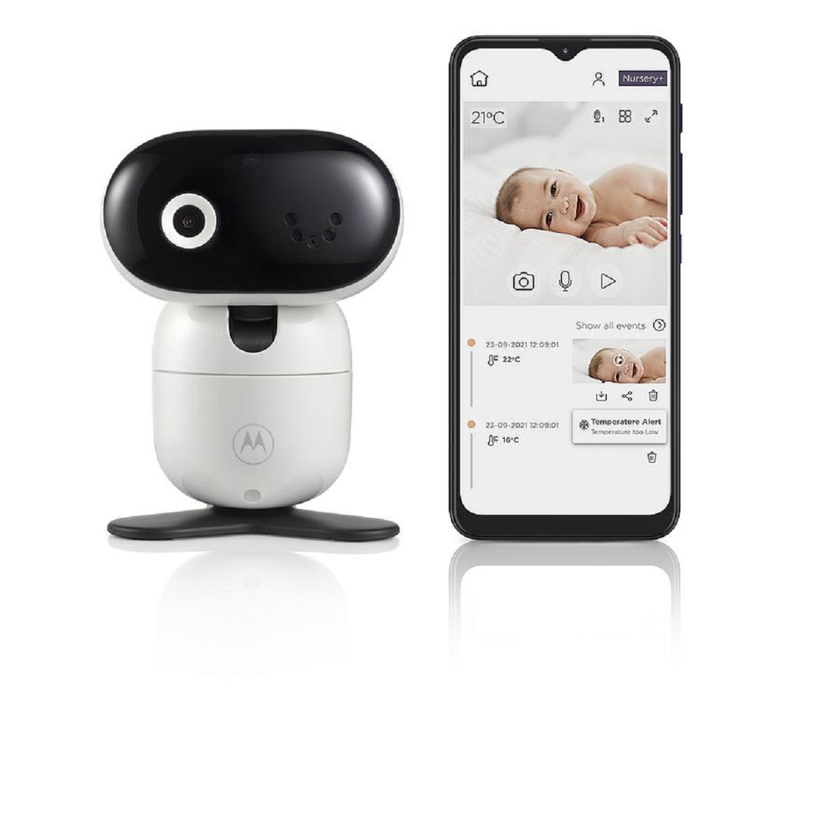 Babyfon mit Babybild auf dem Telefonbildschirm. Weißer Hintergrund.