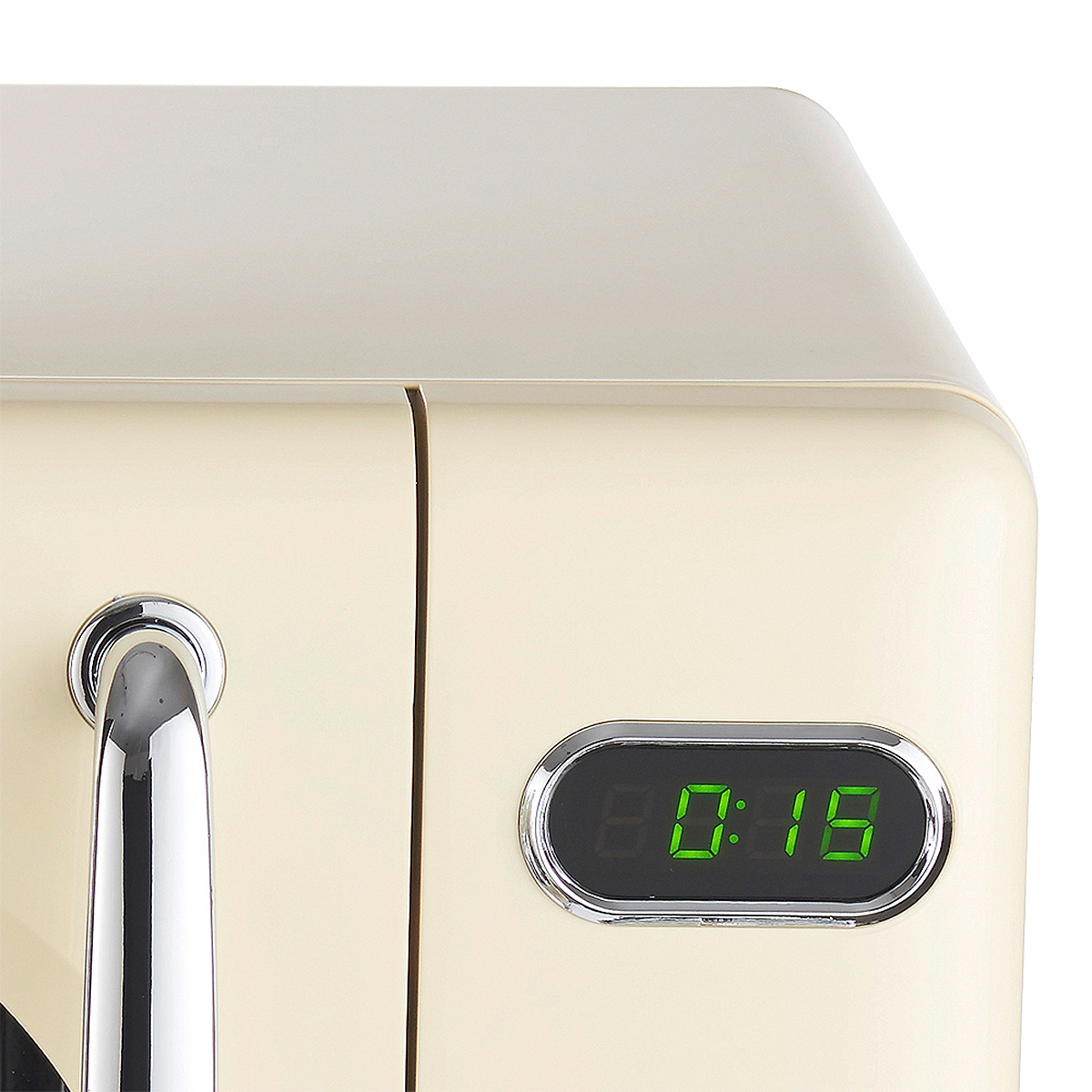 Cremefarbene Mikrowelle mit grüner Digitaluhr, die 0:19 anzeigt, und silbernem Griff.