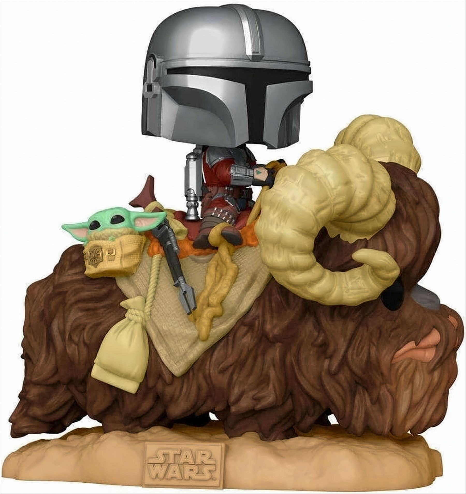Una figura di Star Wars di The Mandalorian in sella a una creatura pelosa con Grogu.