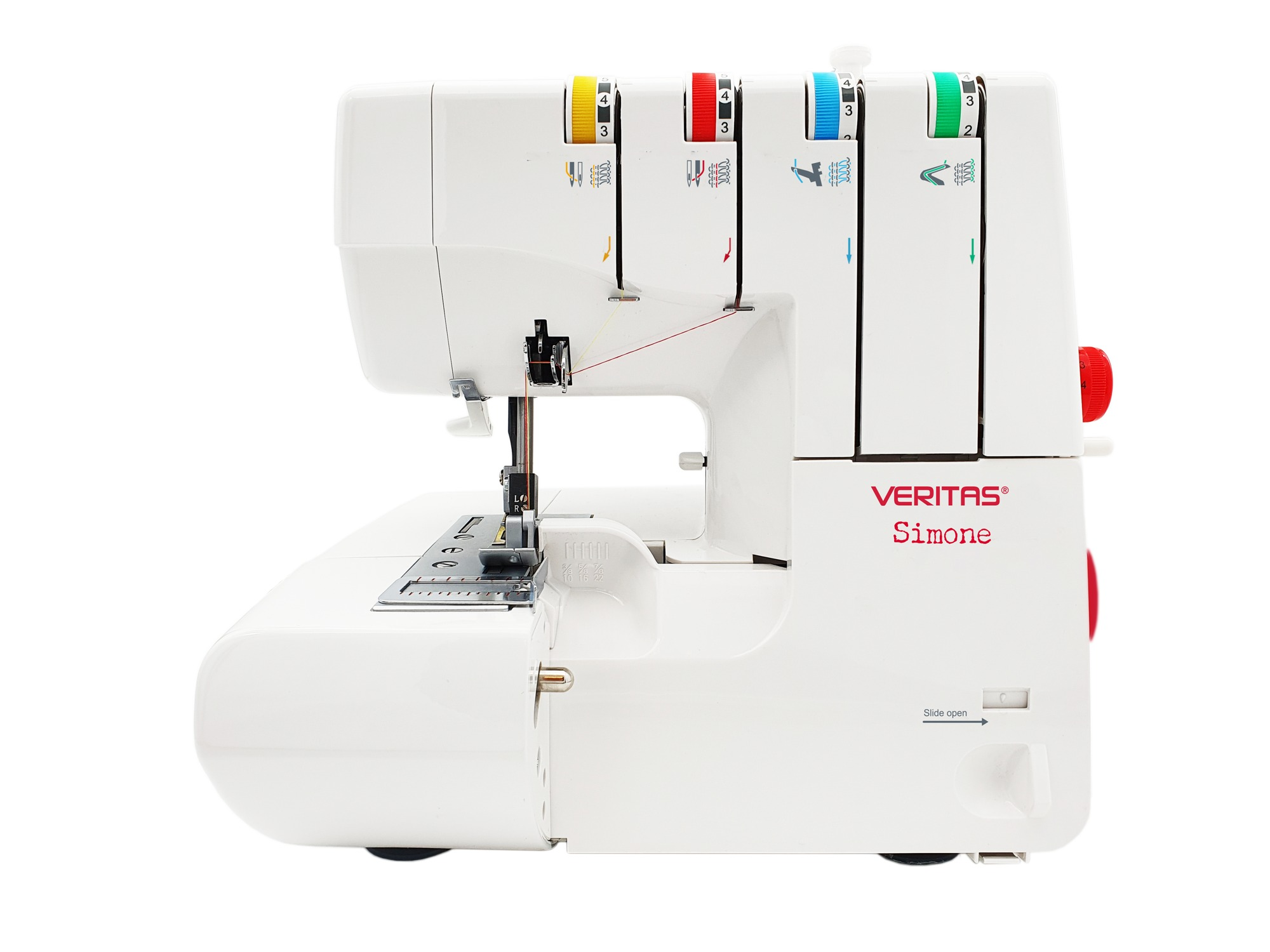 Weiße Nähmaschine mit farbigen Fadenführungen und Veritas Simone Branding, isoliert.