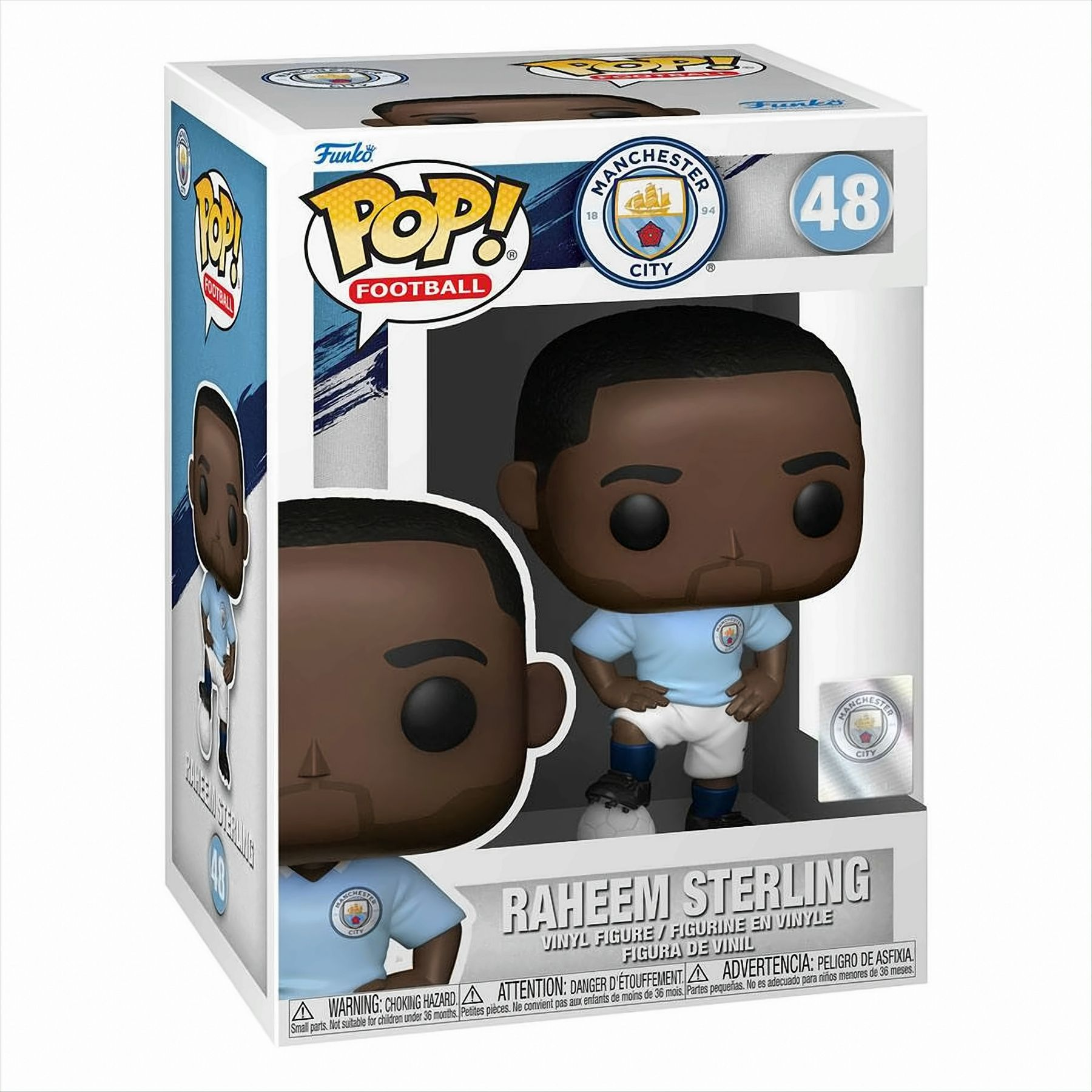 Figura Funko Pop di Raheem Sterling in una scatola del Manchester City. La figura indossa una maglia blu.