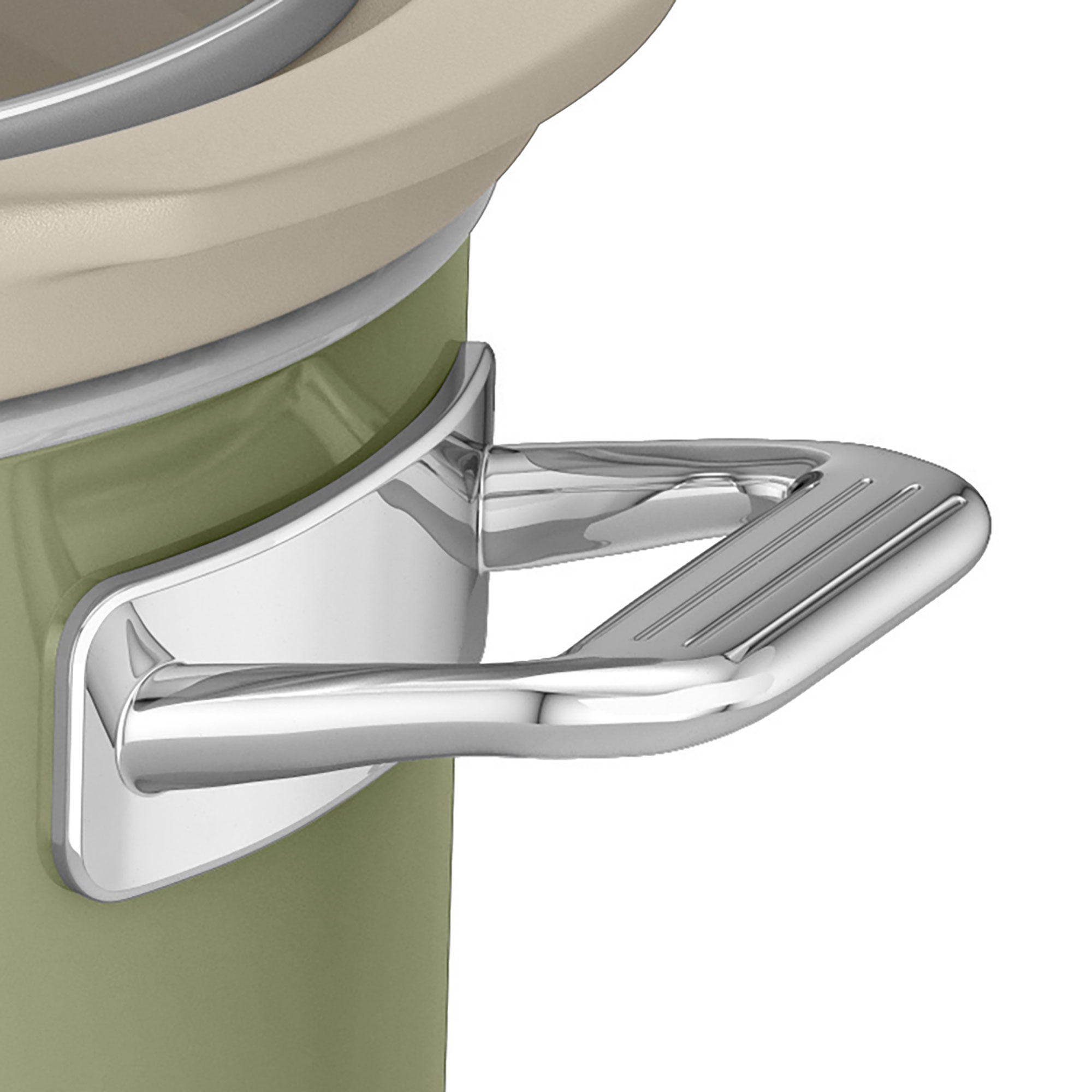 Primer plano de la manija de una olla de cocción lenta verde y plateada.