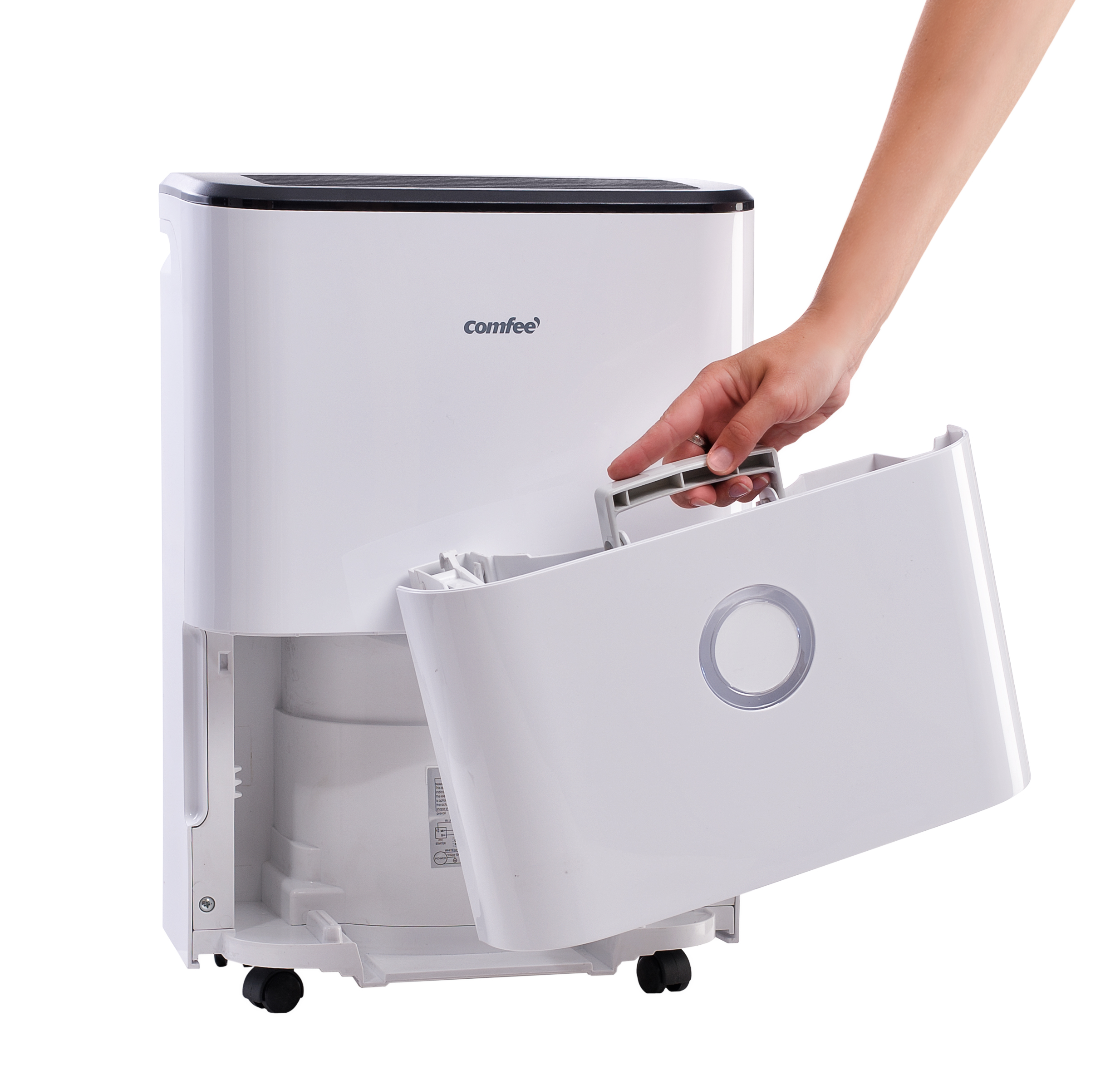 Osoba wyjmuje zbiornik na wodę z białego osuszacza powietrza.