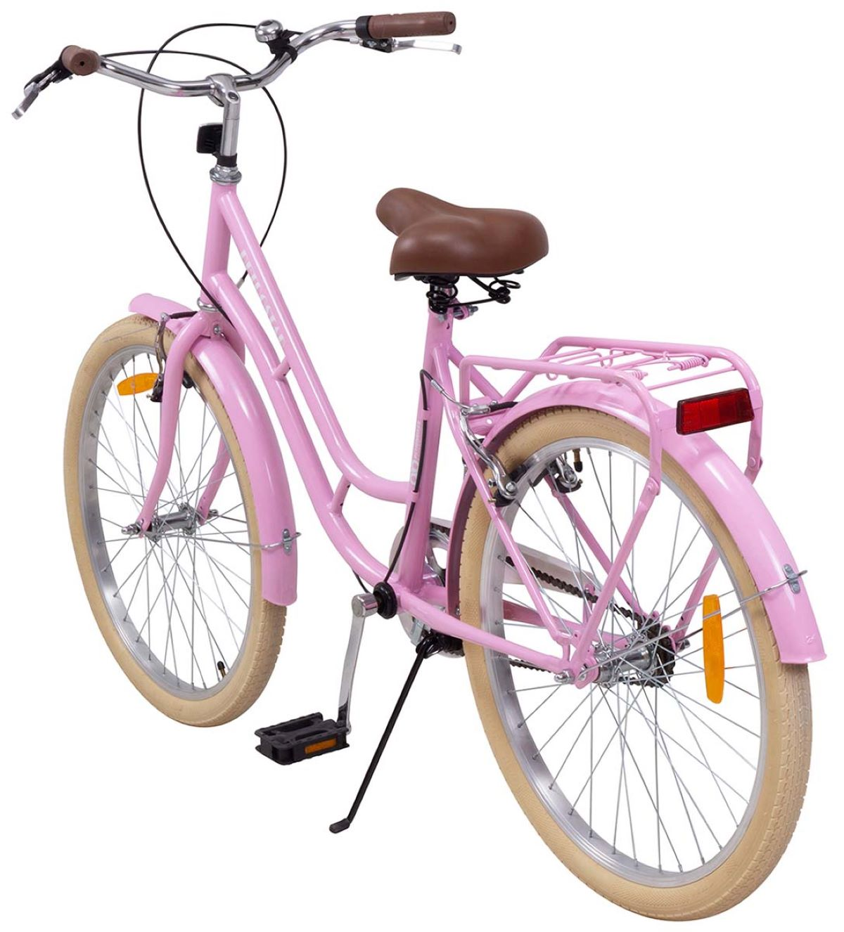 Rosa Fahrrad mit beigen Reifen und braunem Sattel, aus niedrigem Winkel auf weißem Hintergrund betrachtet.