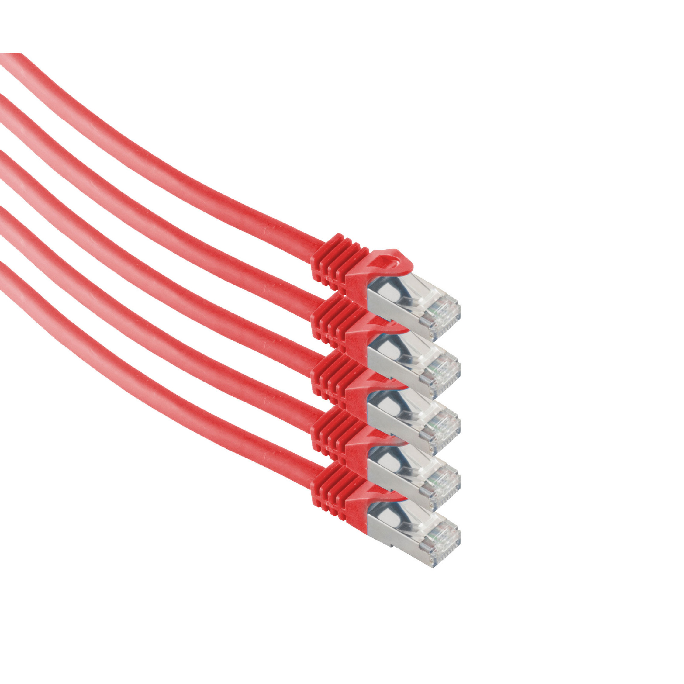 Fünf rote Netzwerkkabel mit Steckern. Weißer Hintergrund, Winkelansicht.