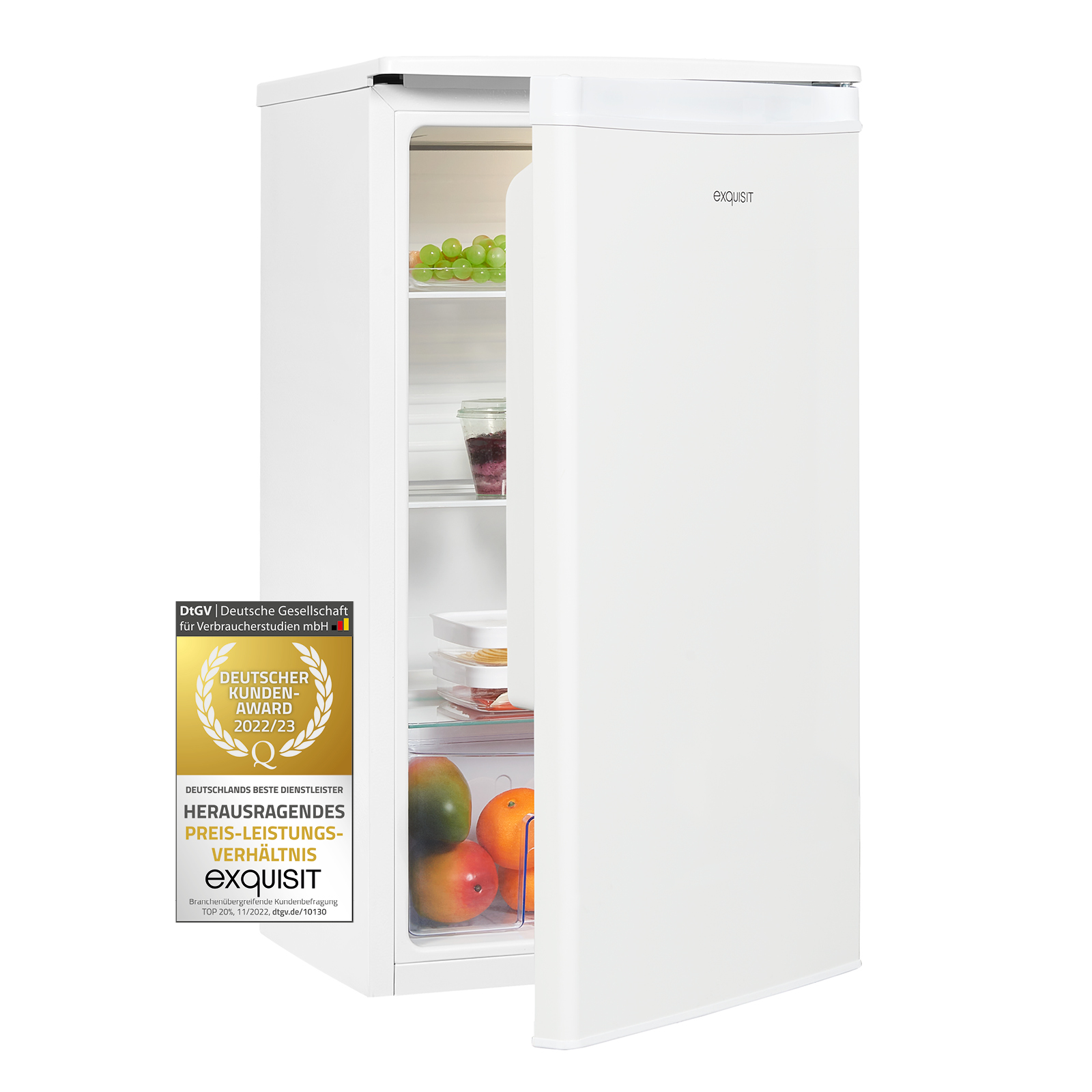 Weißer Kühlschrank mit offener Tür, Früchte innen.