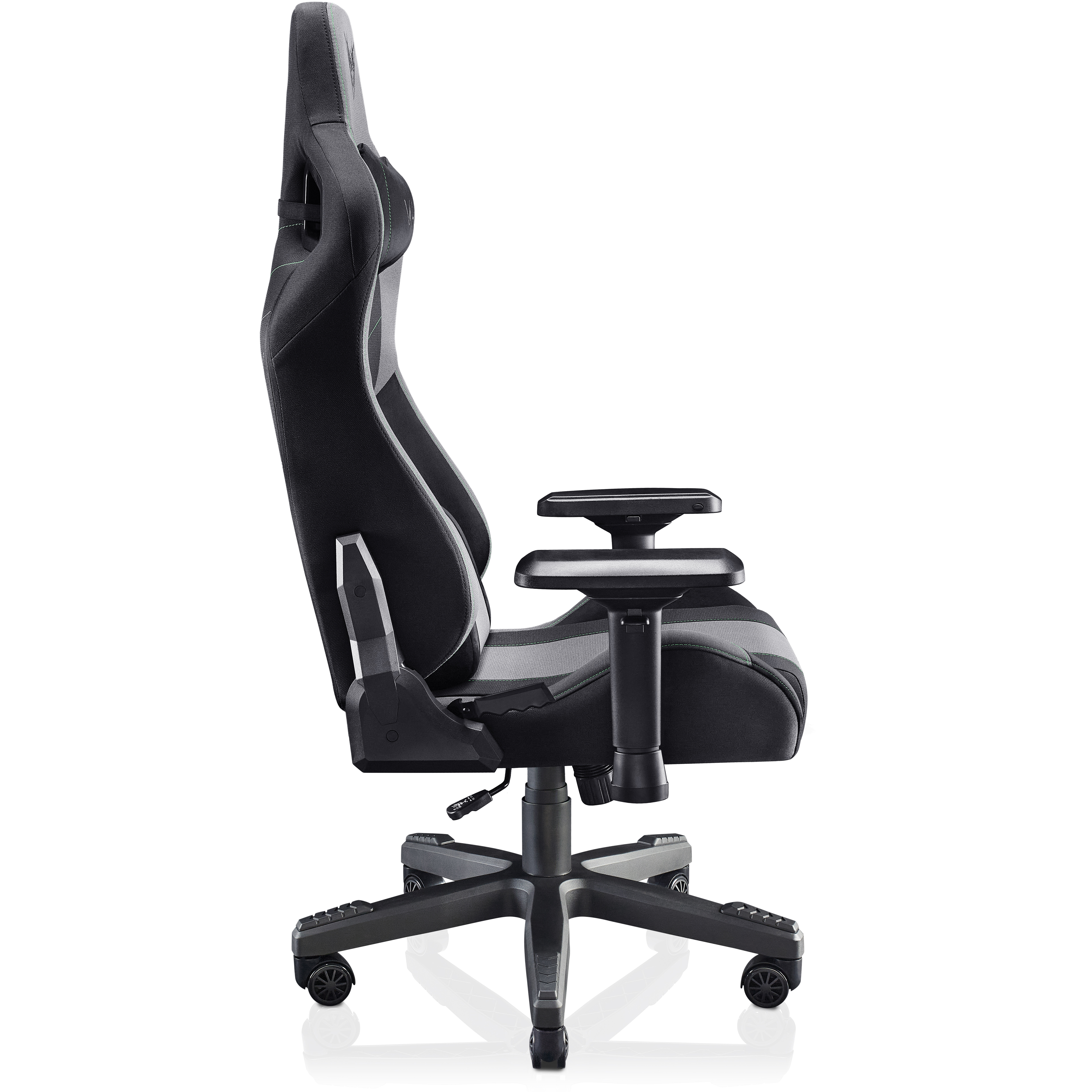 Vista lateral de una silla gaming negra y gris sobre fondo blanco. Reposabrazos ajustables visibles.