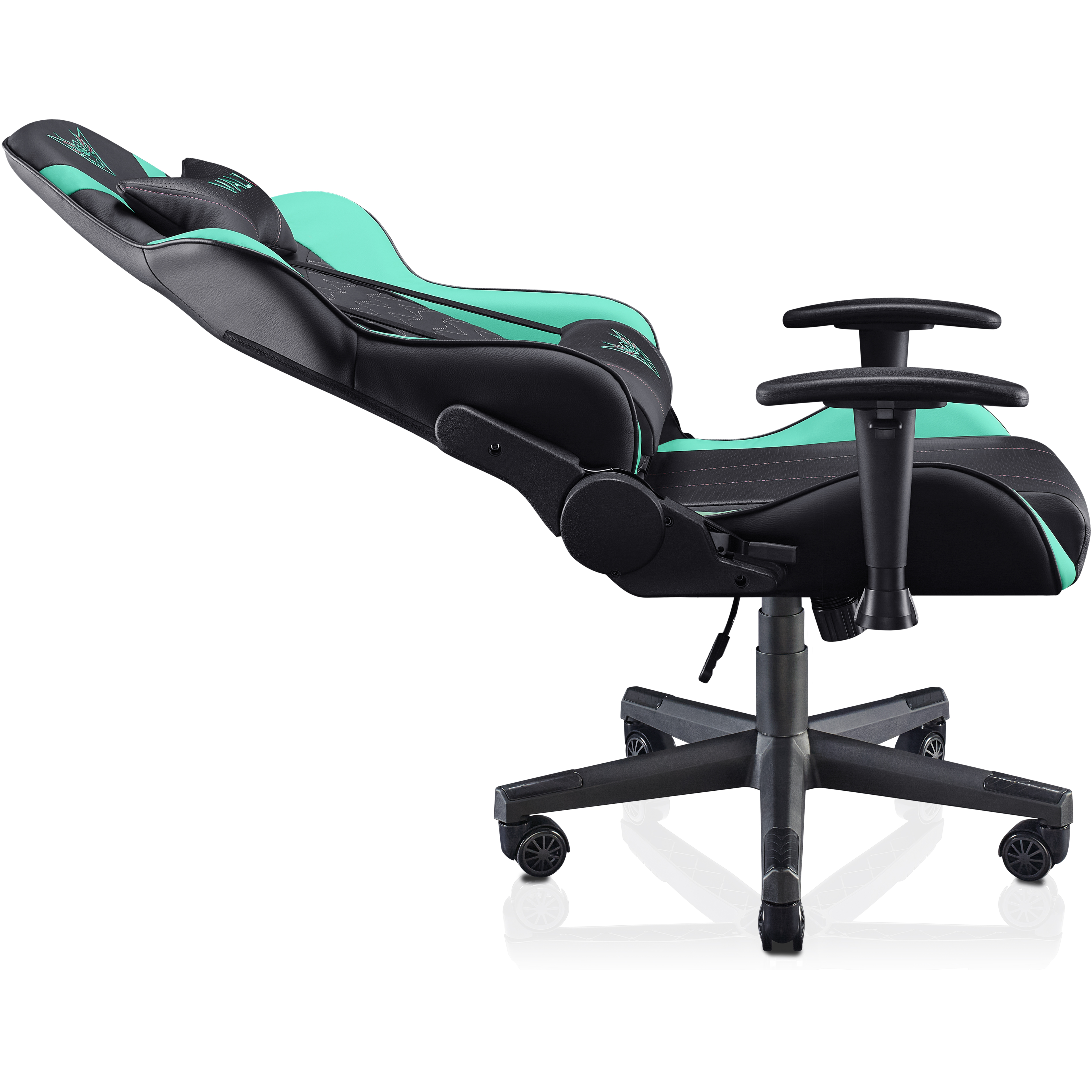 Silla gaming, negro y verde azulado, reclinada, con reposabrazos y ruedas.