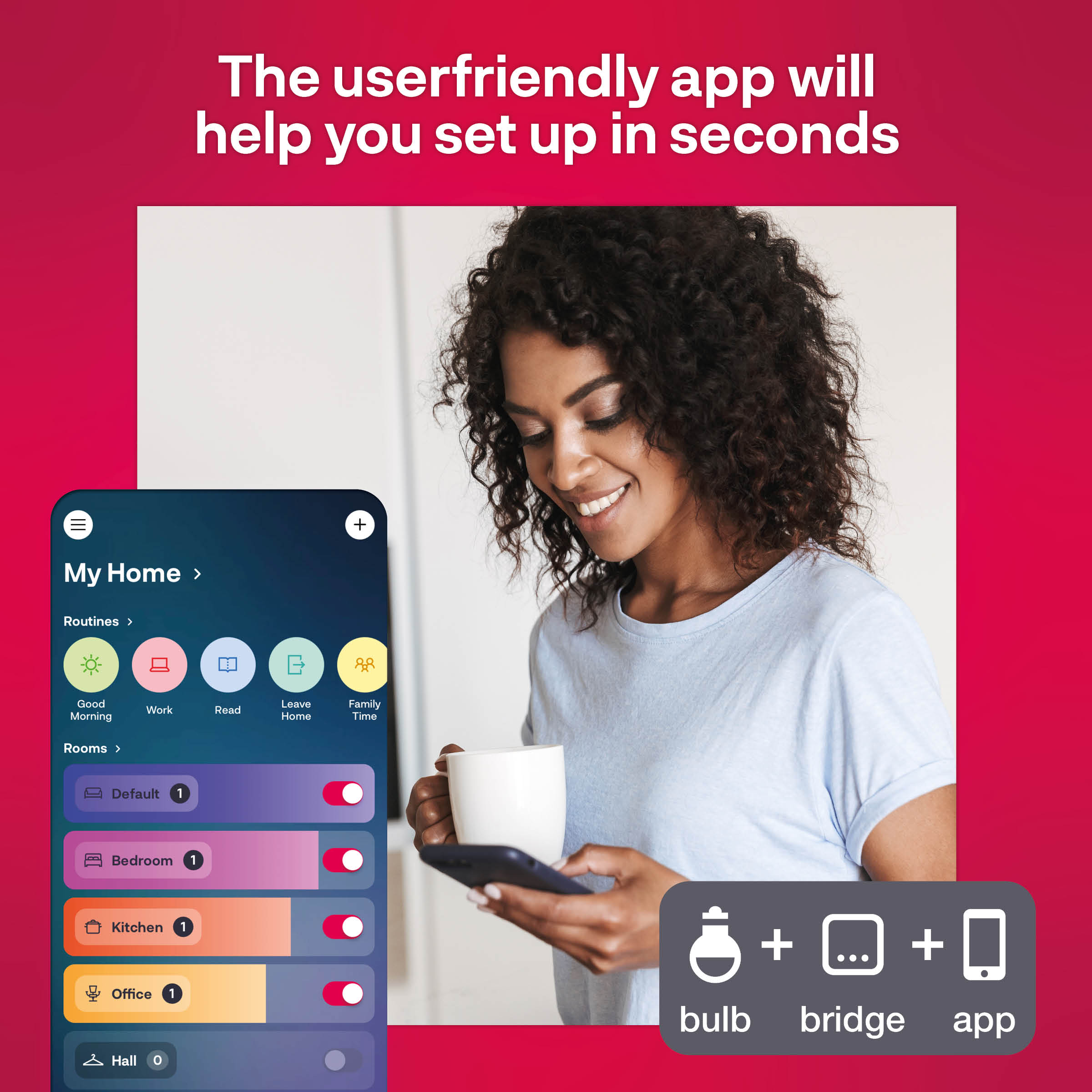Frau mit Telefon und Smart-Home-App-Oberfläche auf dem Bildschirm.