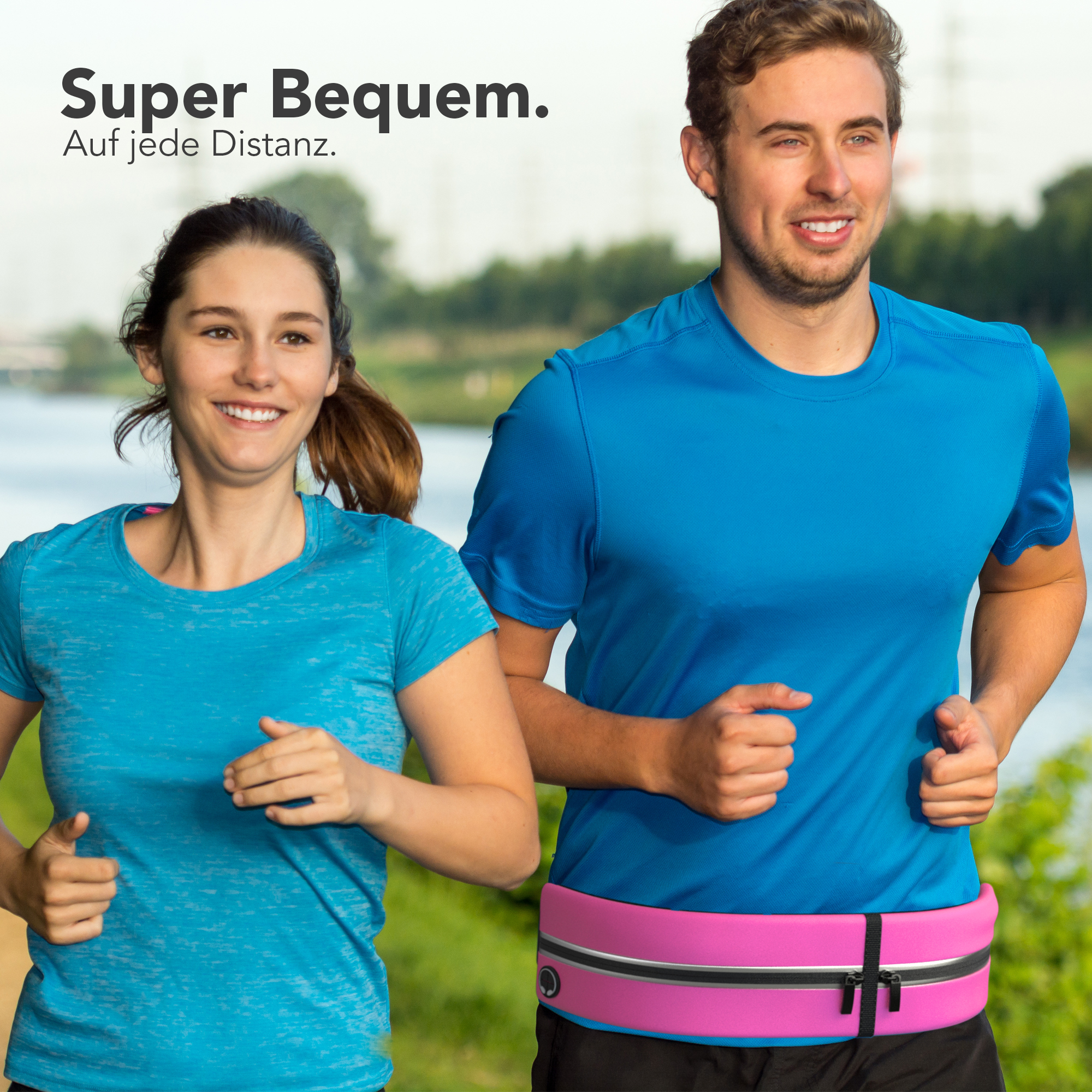 Ein Paar rennt im Freien mit Sportkleidung und einer rosa Bauchtasche.