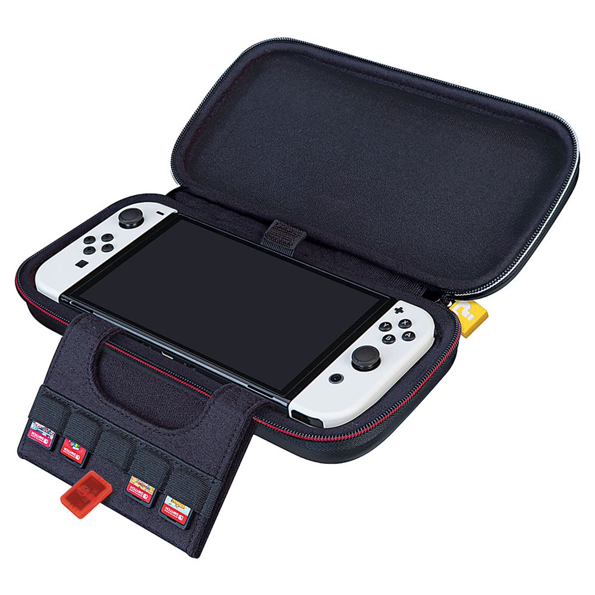 Un estuche negro con una Nintendo Switch y cartuchos de juegos dentro. Estuche abierto.