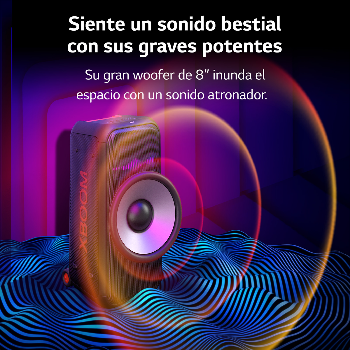 Altavoz negro y naranja con altavoz grande y el texto 'XBOOM'.