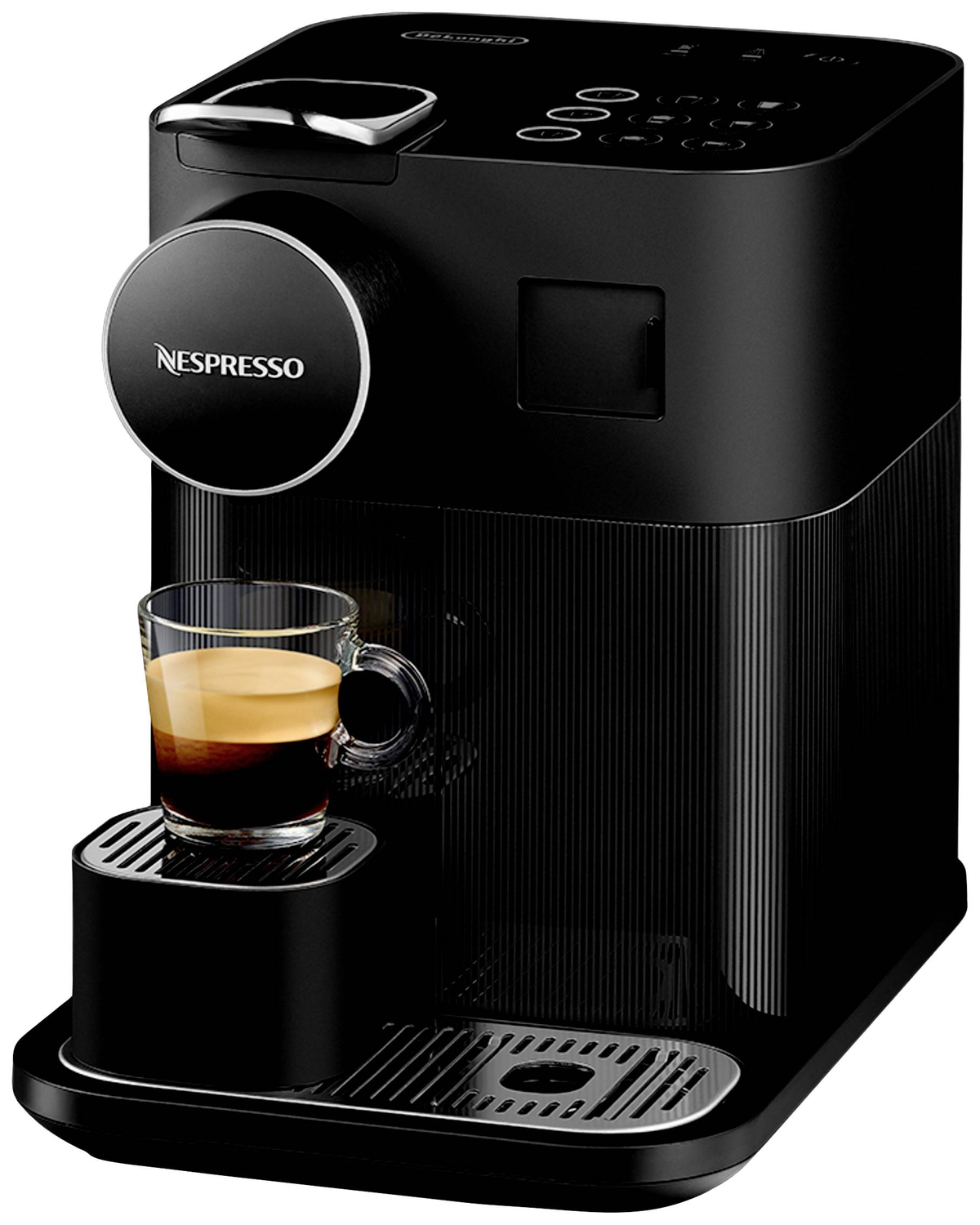 Cafetera Nespresso negra con una taza de café. Detalles cromados. Fondo blanco.