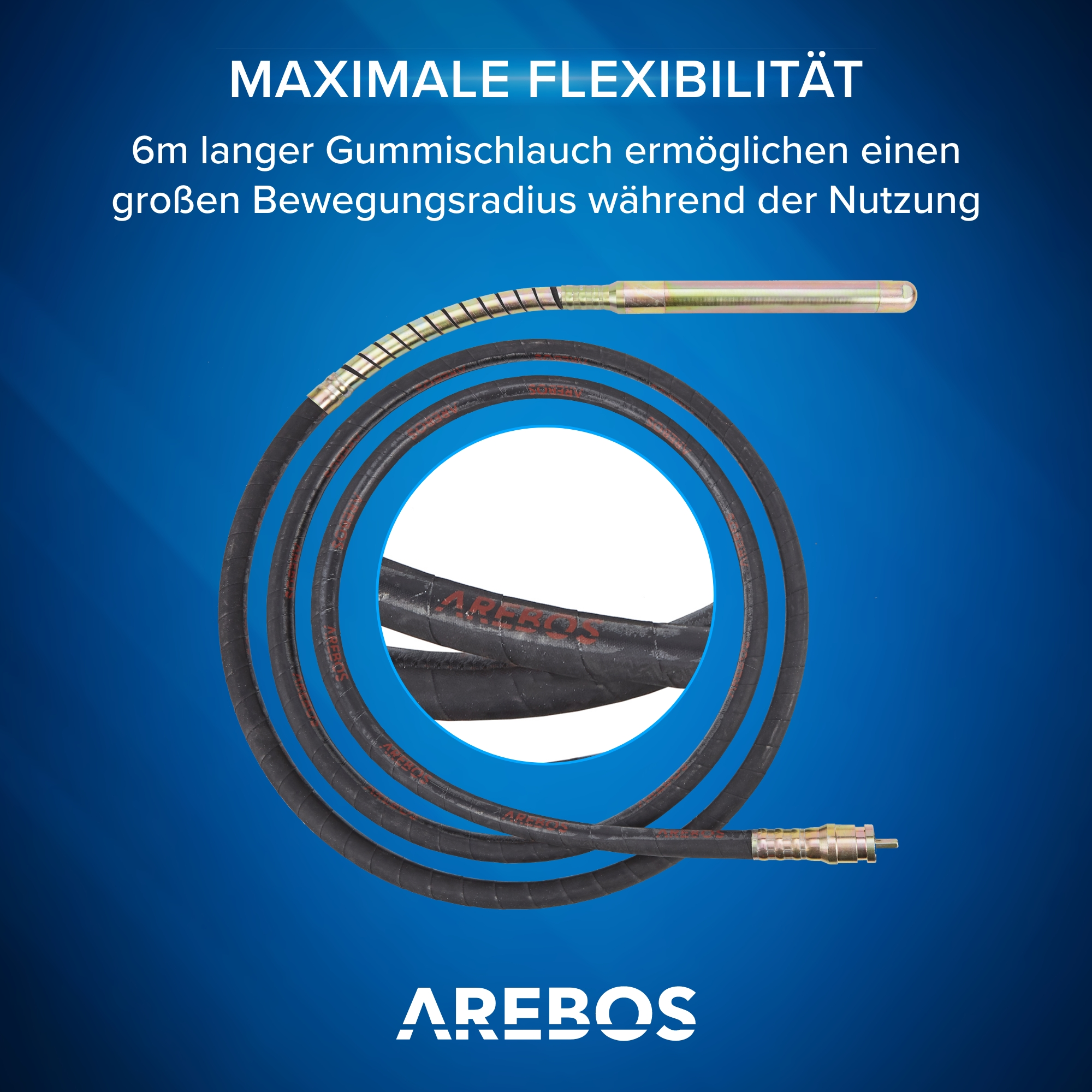 Schwarzer flexibler Schlauch mit Metallspitze auf blauem Hintergrund.