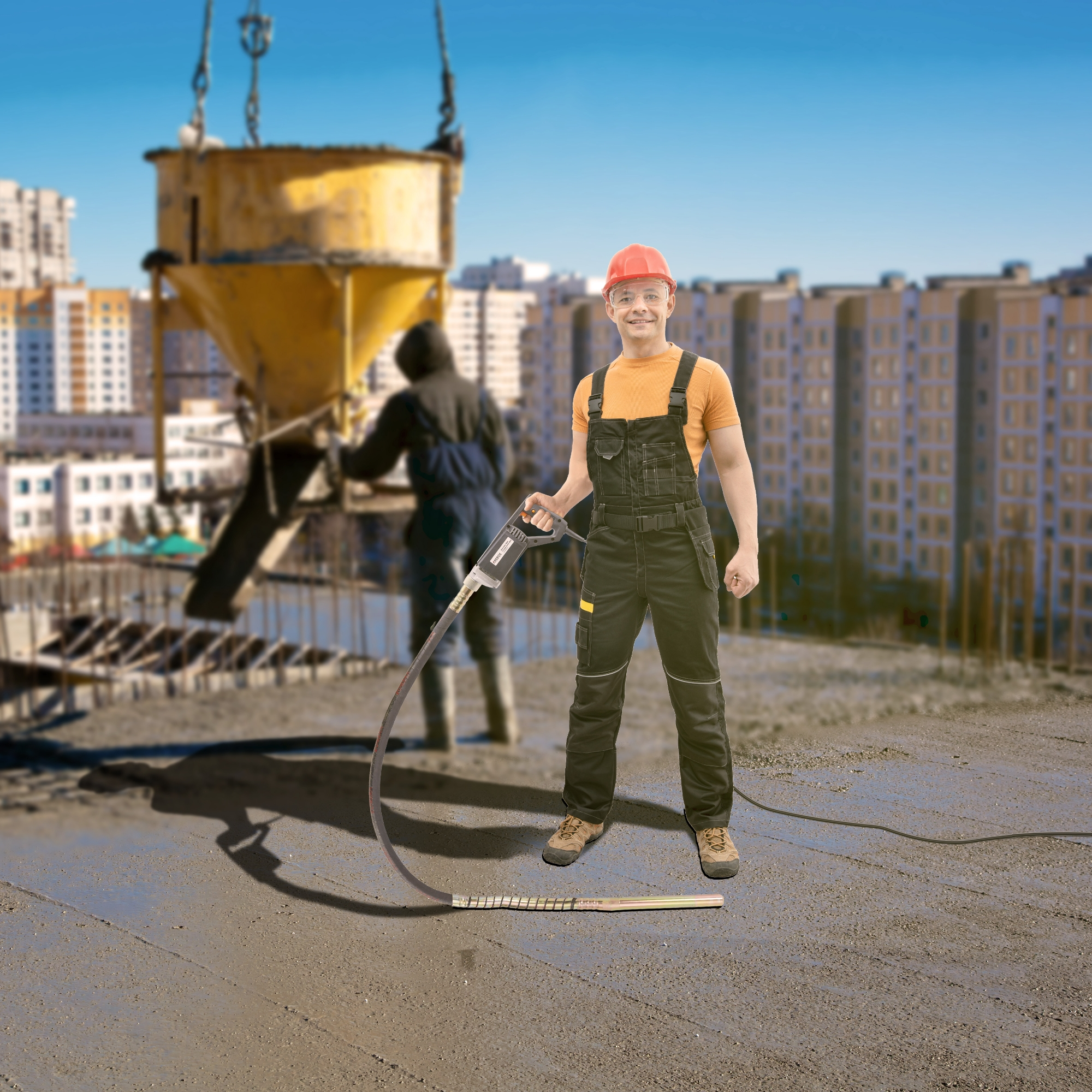 Zwei Bauarbeiter. Einer hält ein Werkzeug, der andere arbeitet auf einer Baustelle.