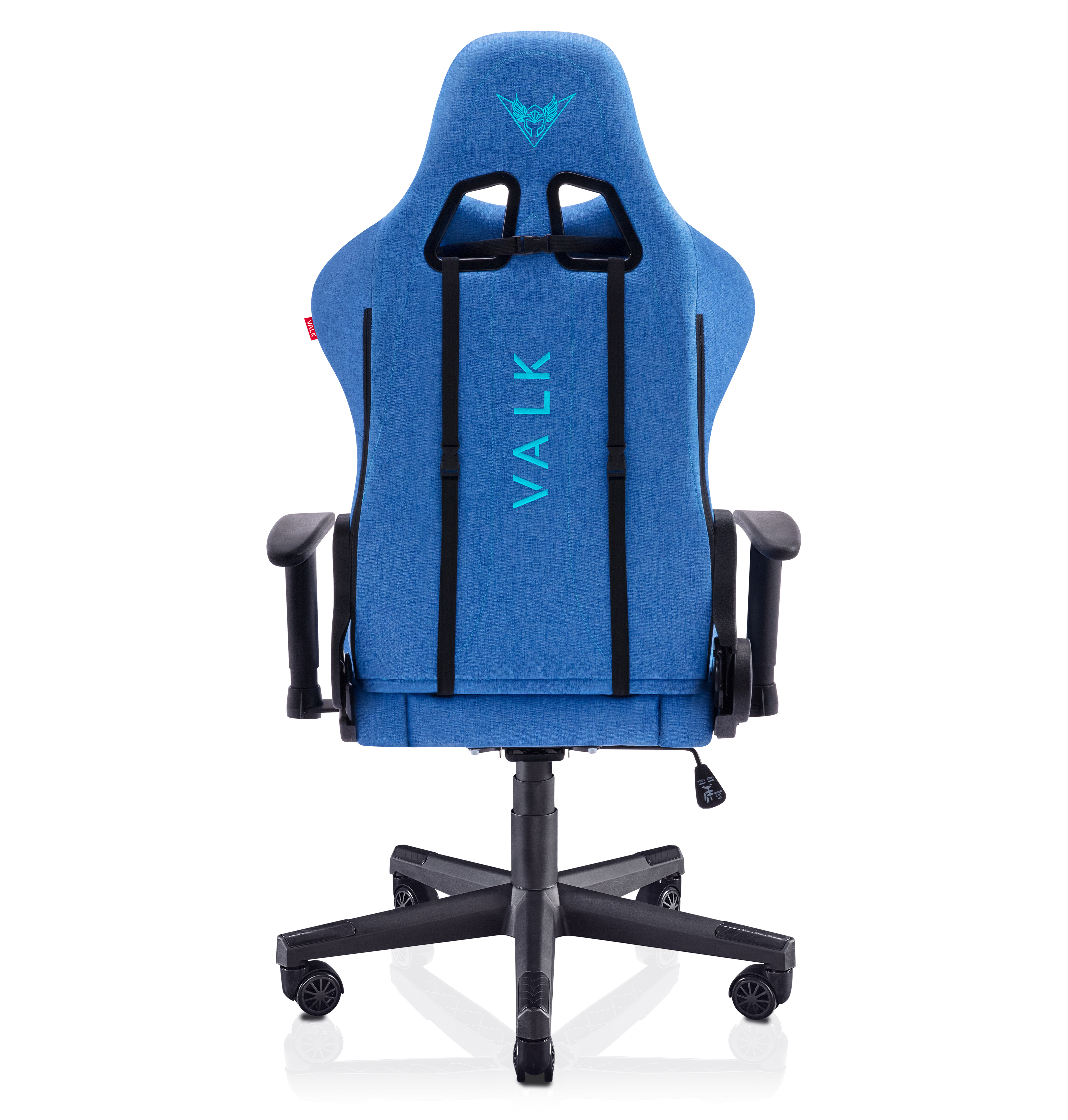 Una silla gaming azul. La palabra "VALK" escrita en la parte trasera de la silla.