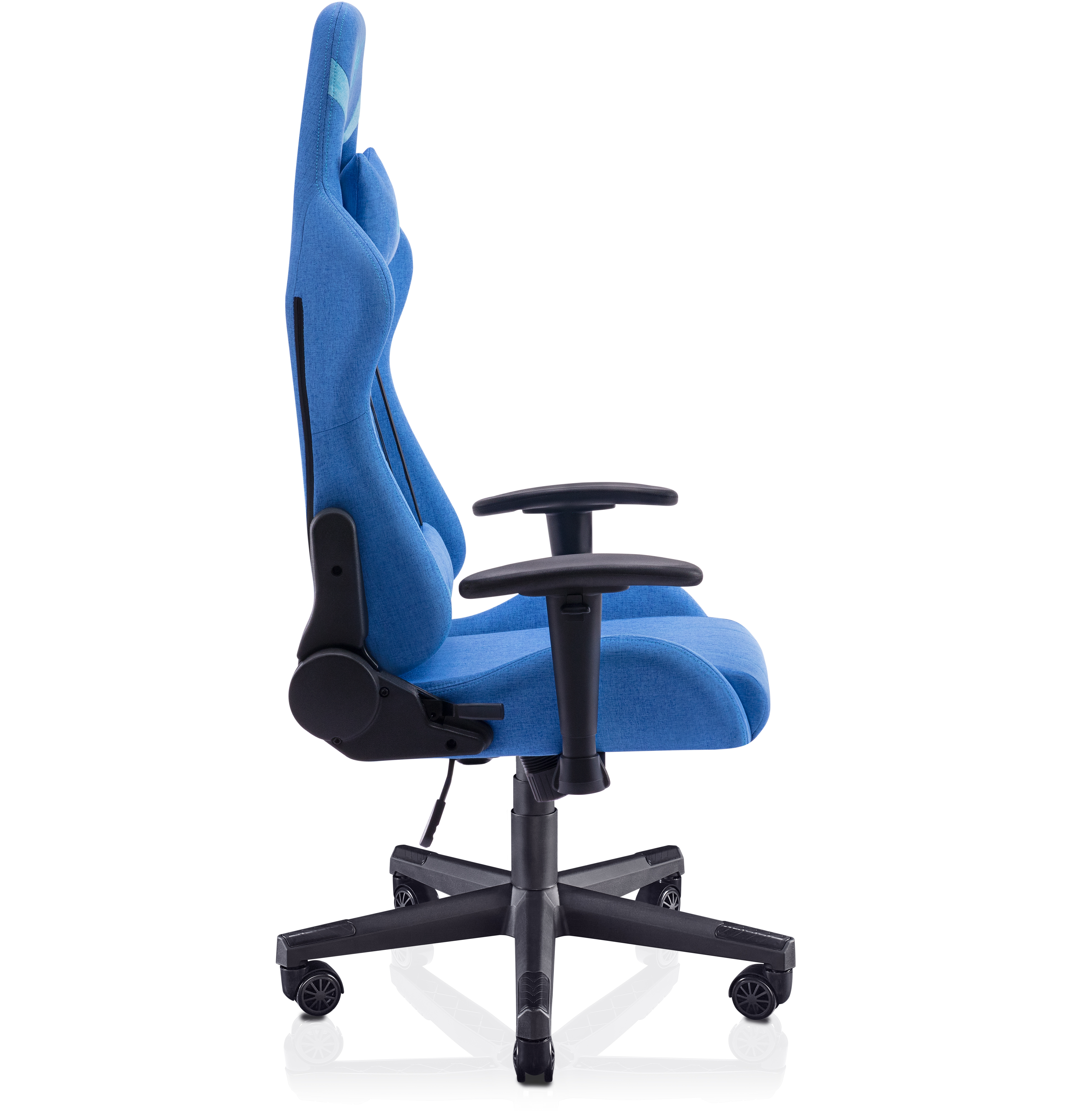 Silla gaming azul, vista lateral. Reposabrazos y base negros. Fondo blanco. Diseño ergonómico.