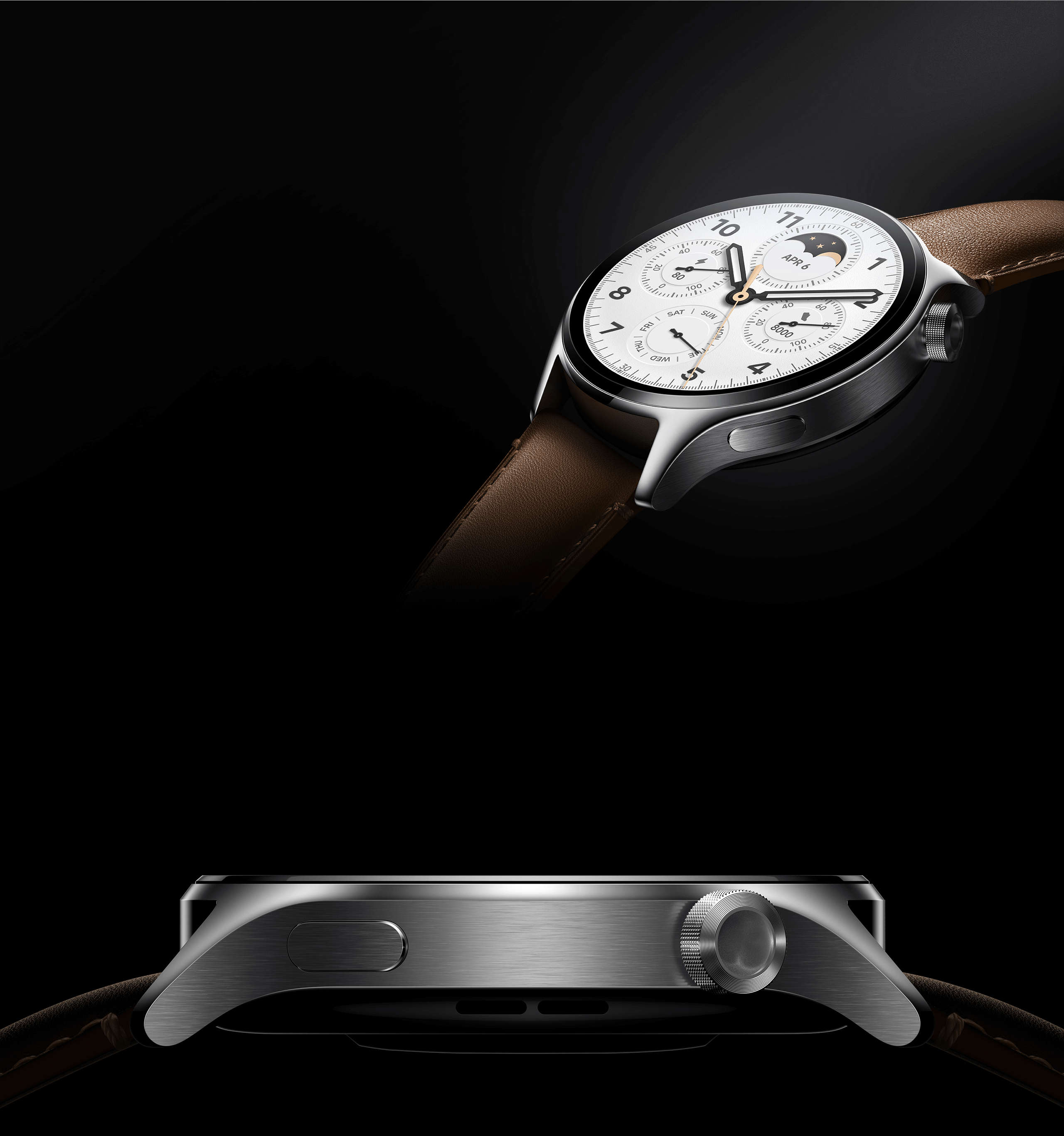 Smartwatch z brązowym skórzanym paskiem, czarne tło. Dwa widoki.