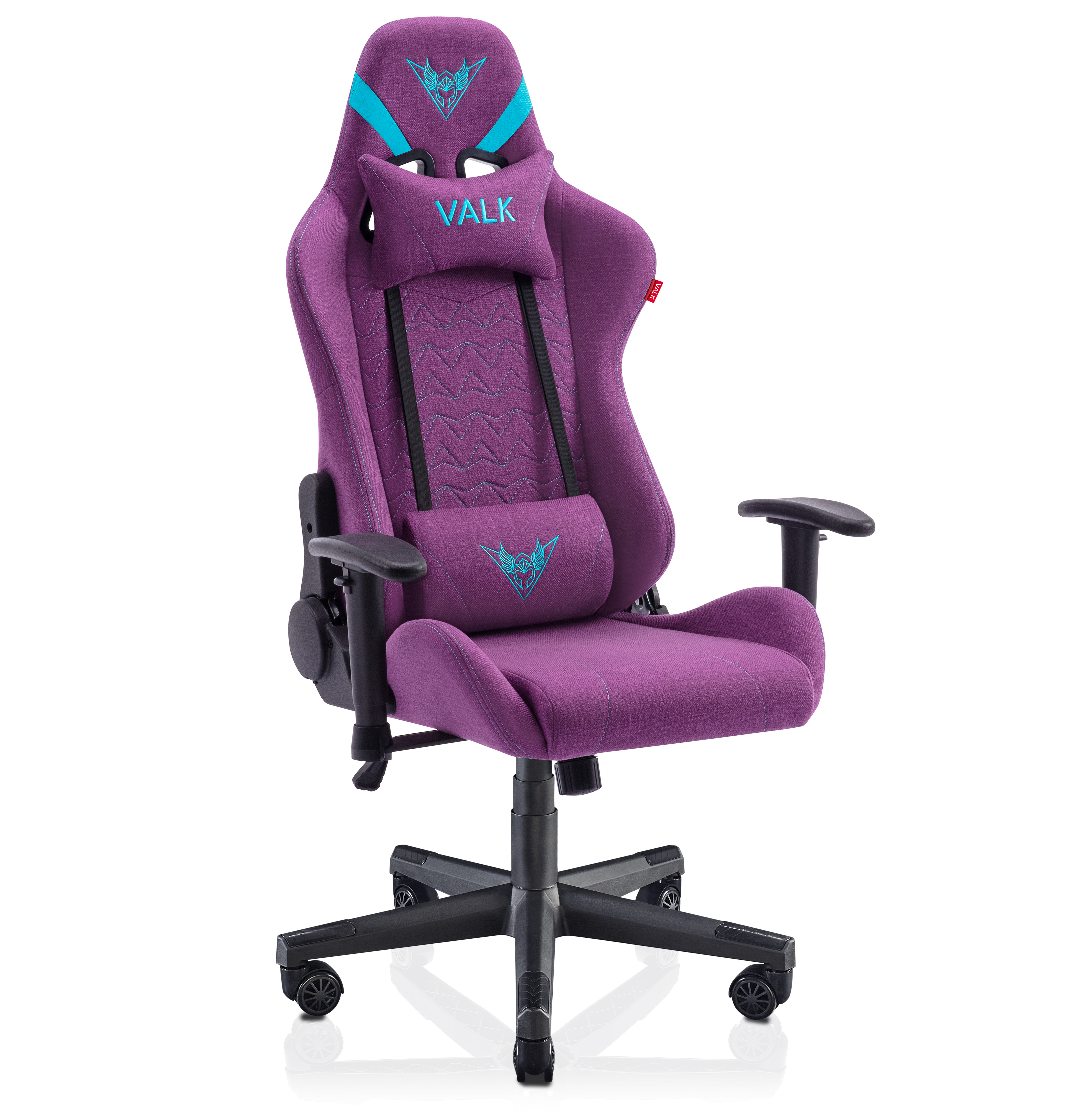 Silla gaming morada con detalles azules, reposacabezas y cojín lumbar, sobre fondo blanco.